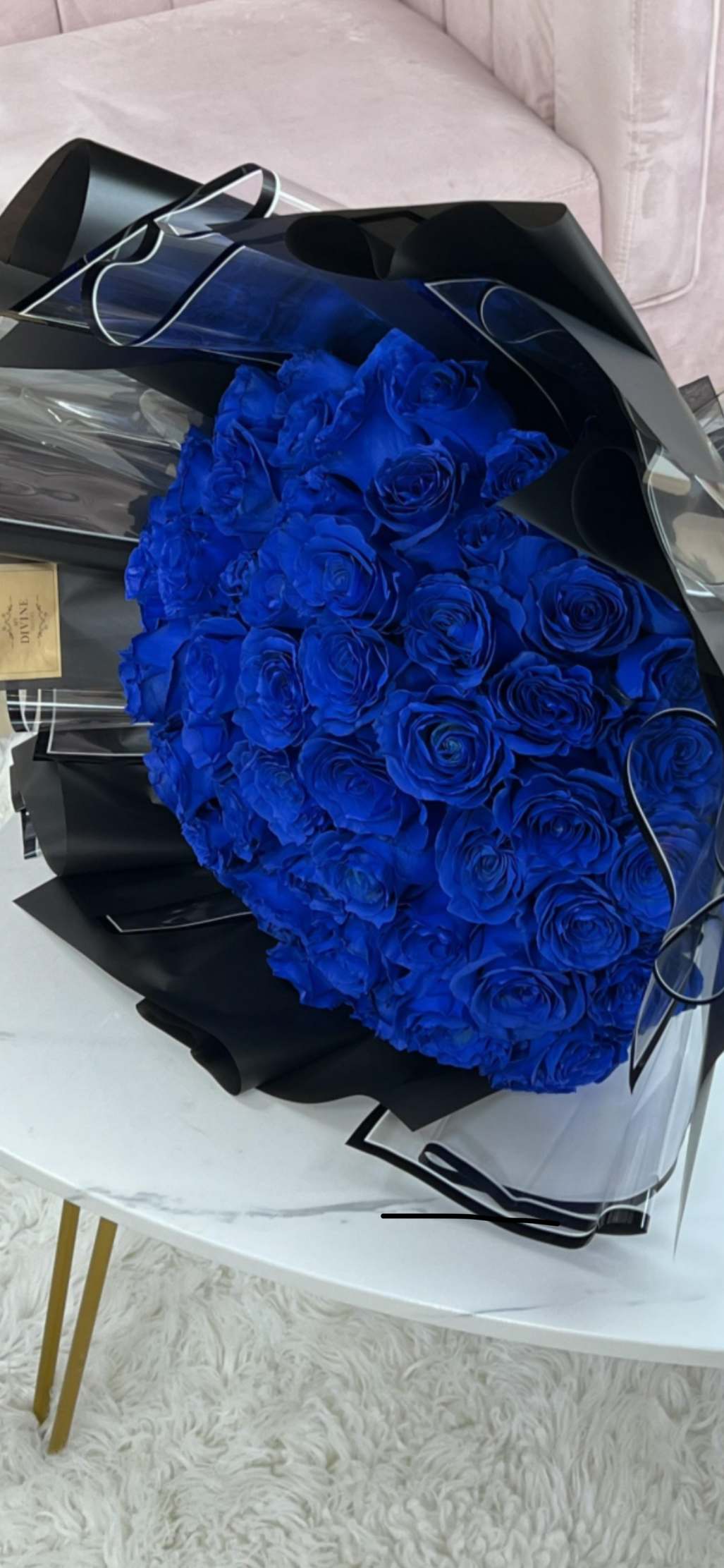 Blue favor  - This is an elegant an beutiful blue bouquet wrapped in a Korean paper  just right for especial occacion 