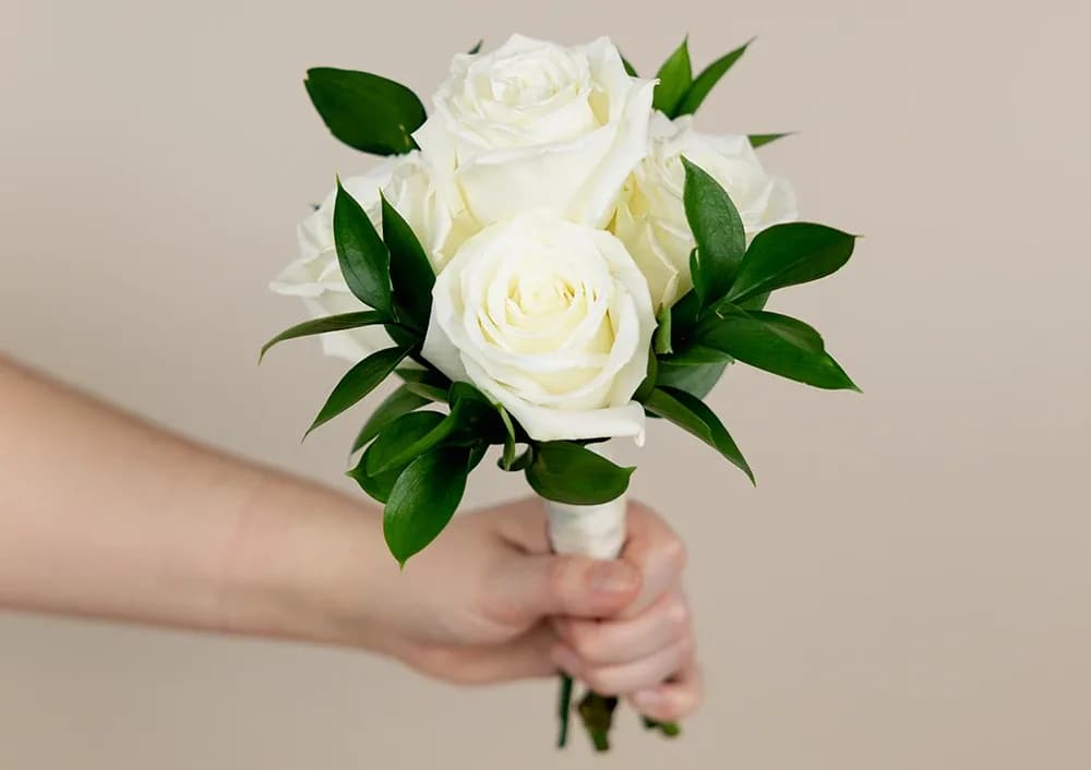 Handheld Rose Bouquet - This bouquet is done in white. We are able to customize color upon request!  Choose from Red, Orange, Hot Pink, Light Pink, Yellow as well as Mixed.