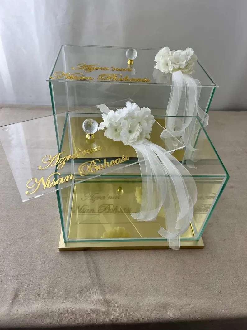 Only a RENTAL option - Transparent Wedding Acrylic Display Gift Box  - Transparent Wedding Acrylic Display Gift Box Cake Rose Flower Clear Acrylic Display Case with Gold Mirror Base