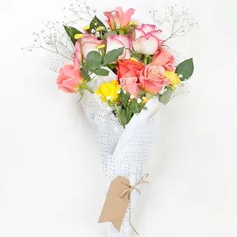 Coral rose bouquet - 8-10 Beautiful Coral roses and hints of yellow flowers and babysbreath.