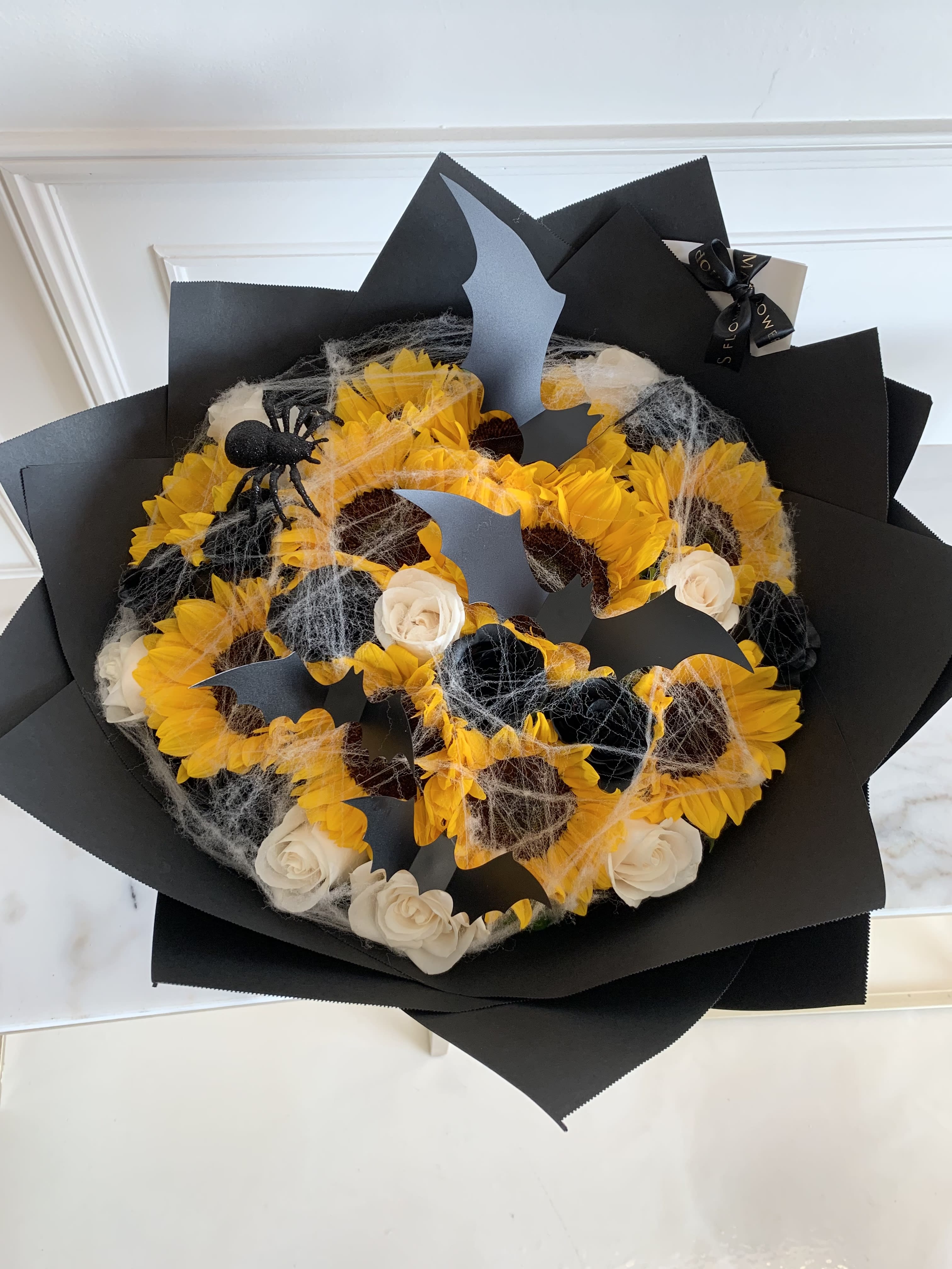 MFS SUNFLOWER X ROSE HALLOWEEN BOUQUET  - Halloween theme bouquet  (Glass vase is not included) 