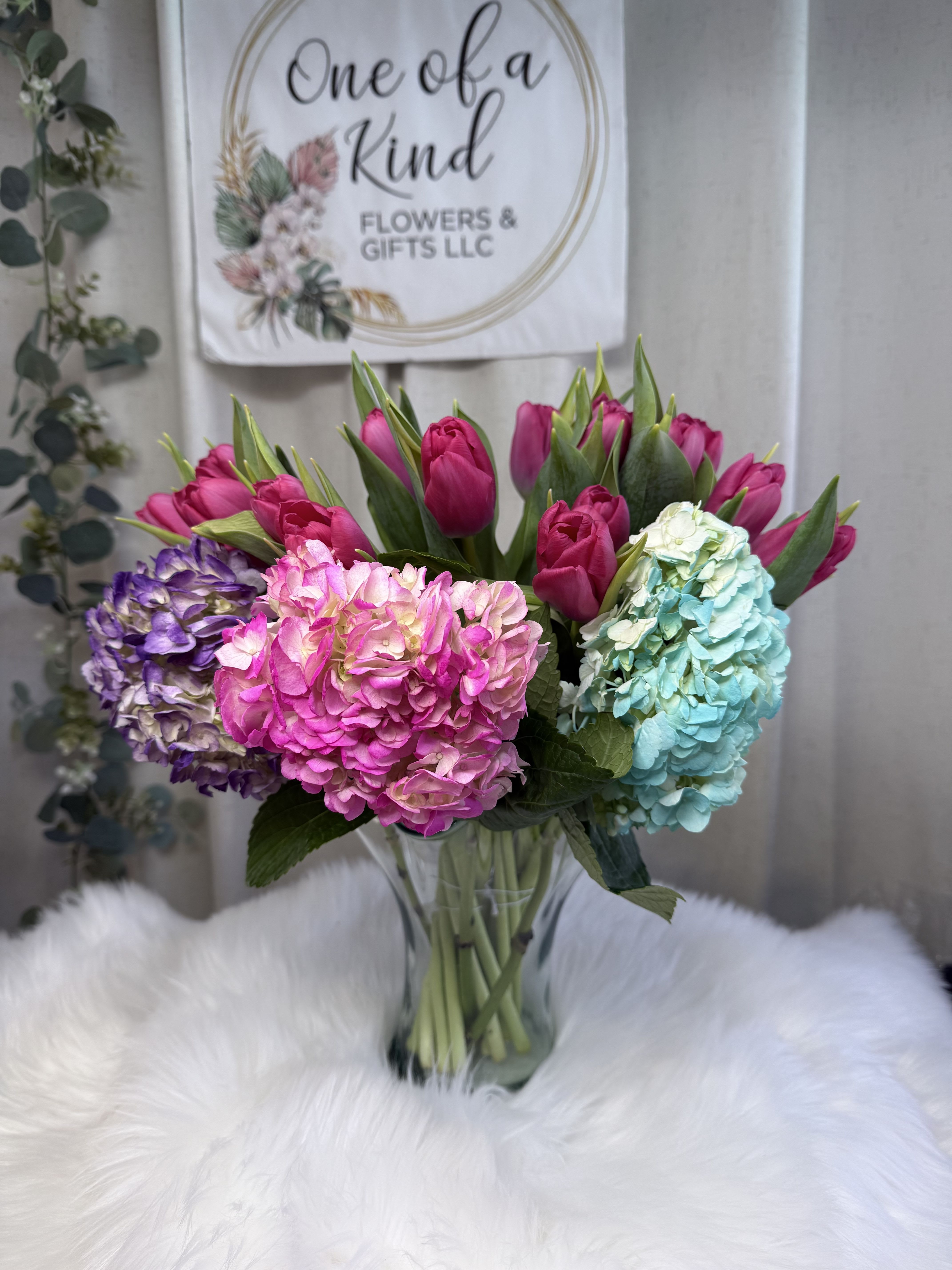 Spring Harmony Bouquet - The color of the tulips can be selected according to your preference.
