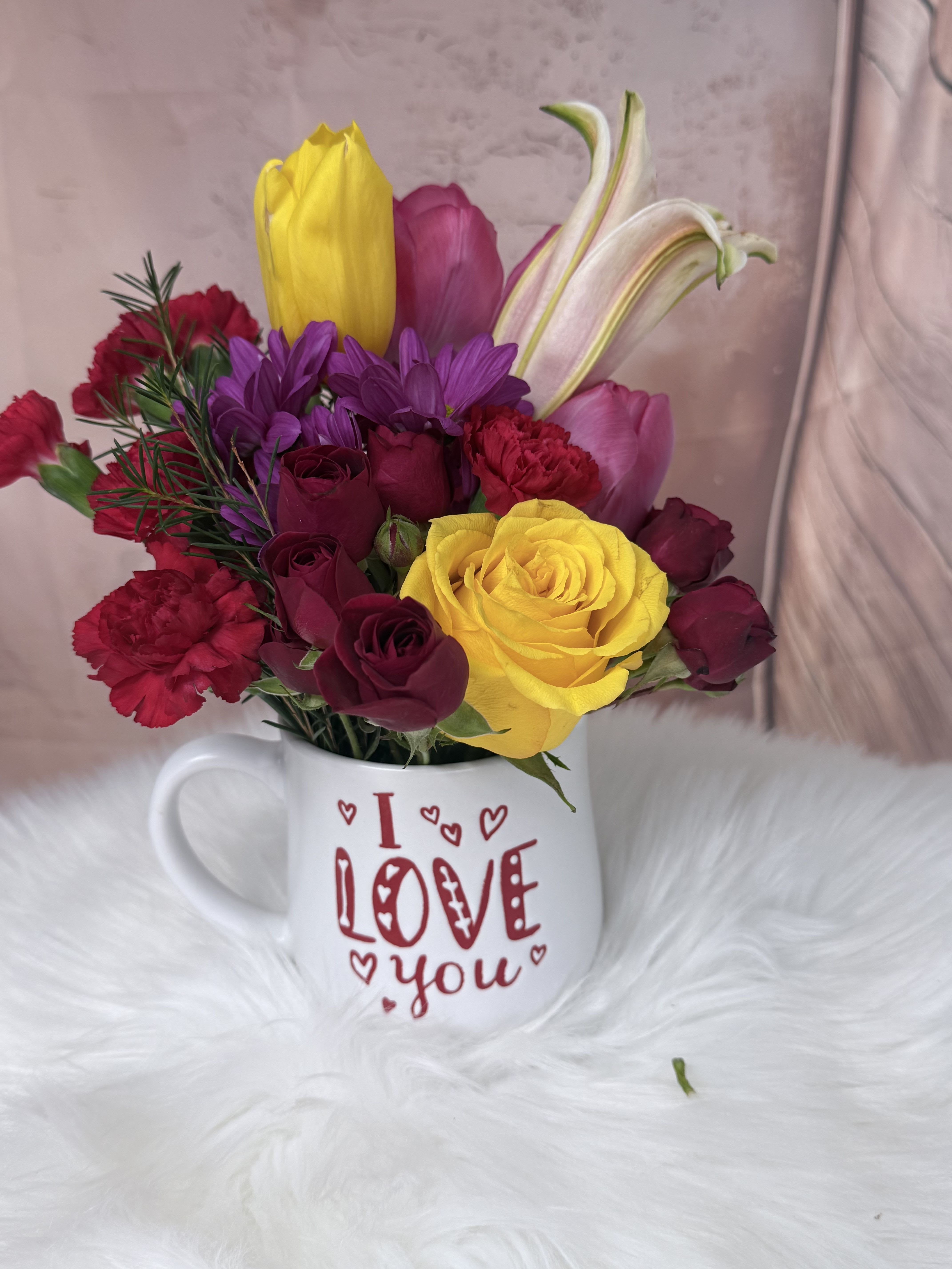 Cup  I love you - A design created for lovers, featuring the most beautiful, fresh, delicate, and radiant seasonal flowers.