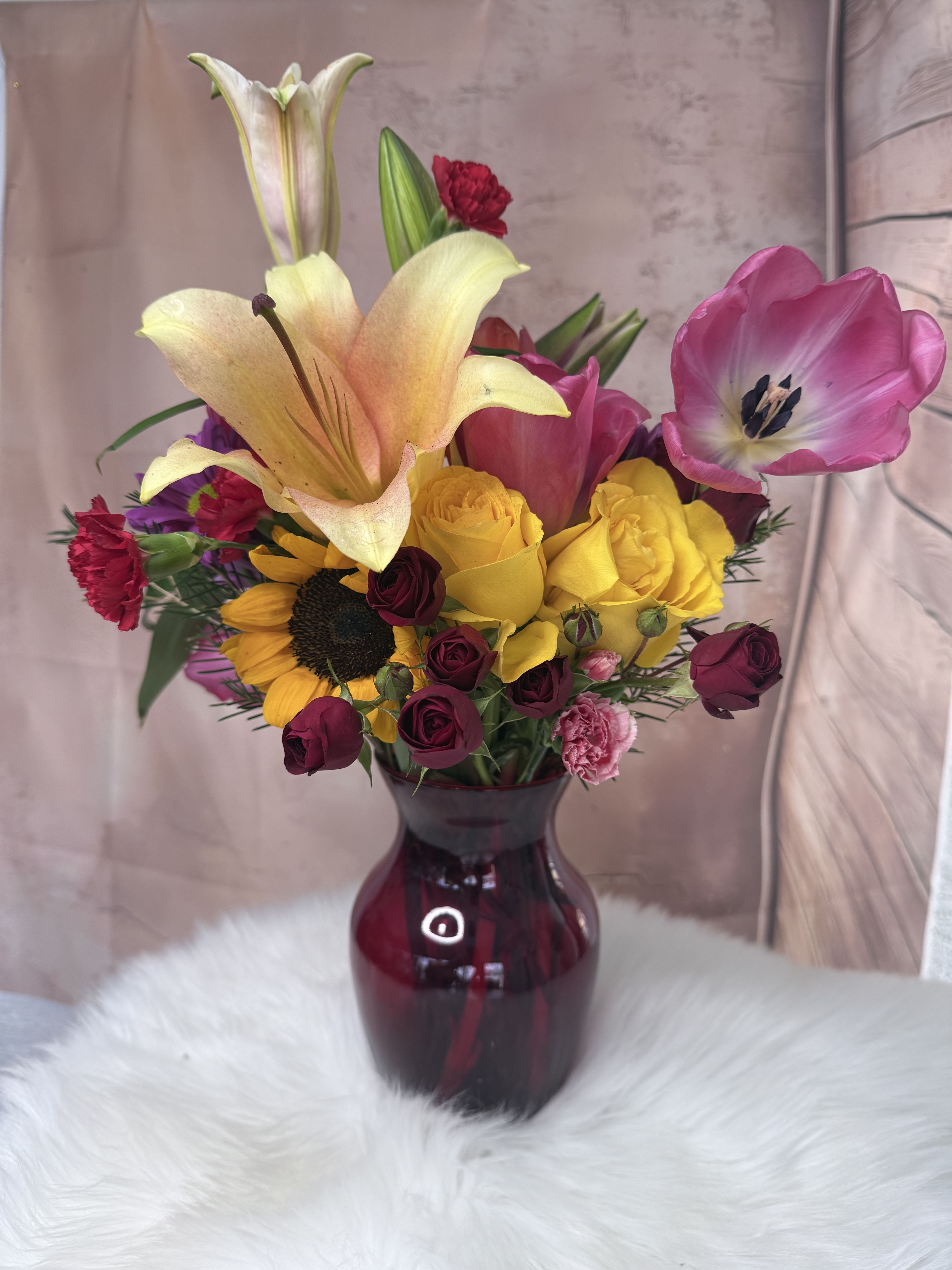 Sunset Garden Vase - A  vibrant arrangement of assorted fresh flowers, bautifully designed whit a mix of seasonal blooms in rich colors and elegant textures.