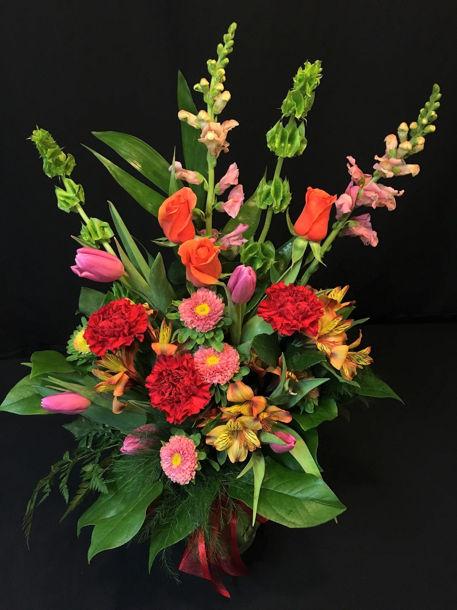 Valentine mix medium with Roses - Pretty combination of seasonal flowers with the addition of some roses.  Perfect choice for your sweetie. Flowers, container and colors will vary.