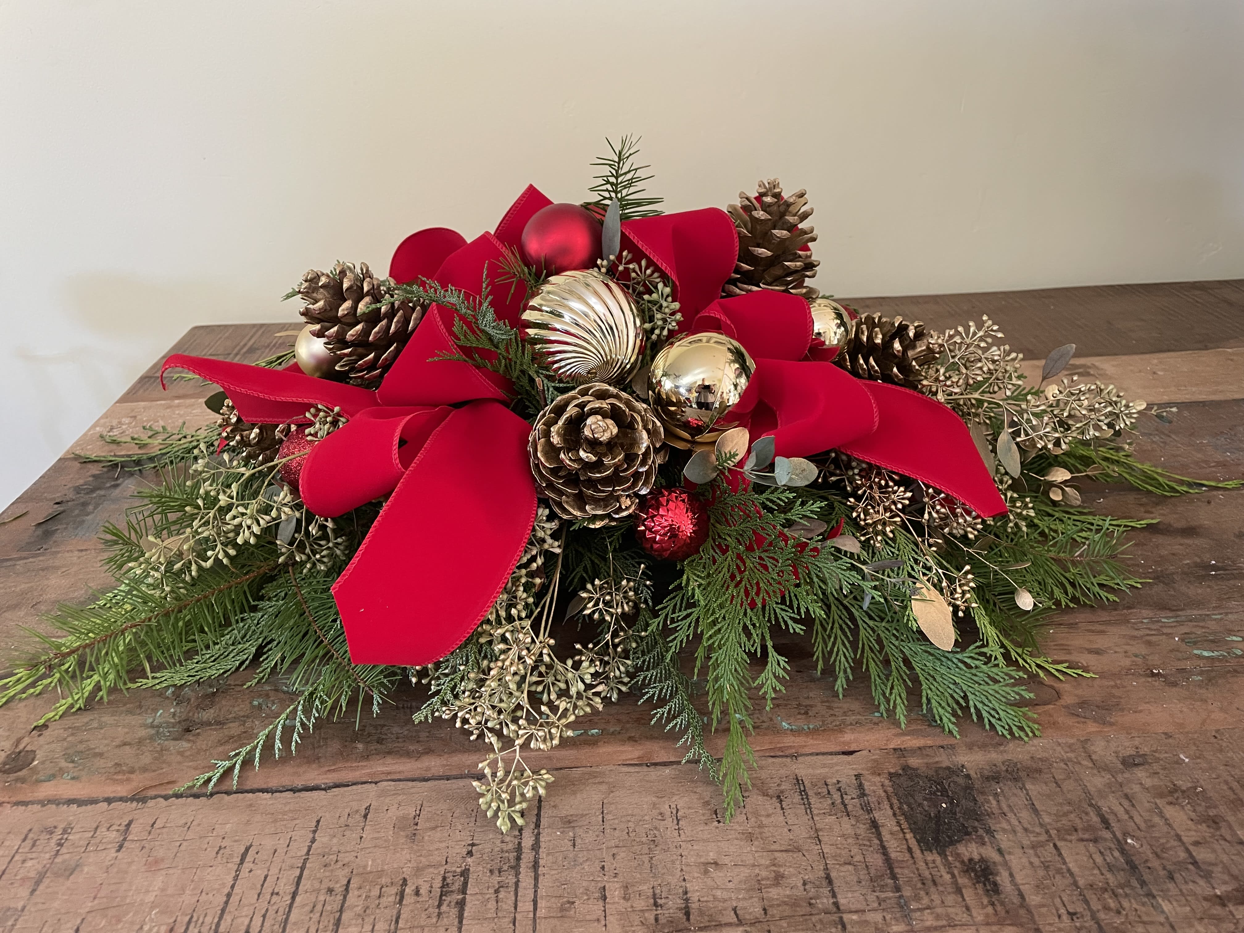Ornaments, pinecones and ribbon - Red and gold ornaments with ribbon and bows