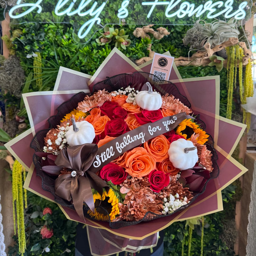 Bouquet of roses and sunflowers with white pumpkins and a ribbon