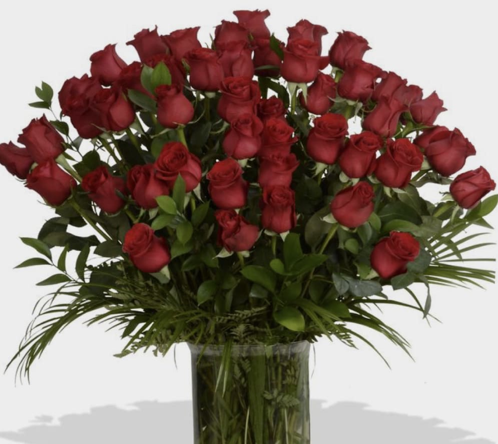 Bouquet of red roses in a clear glass vase