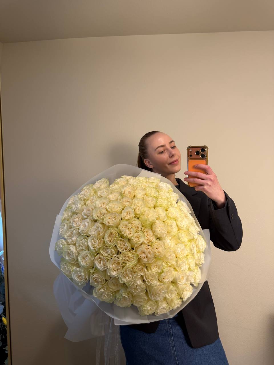 White Mondial Rose — A Touch of Timeless Luxury