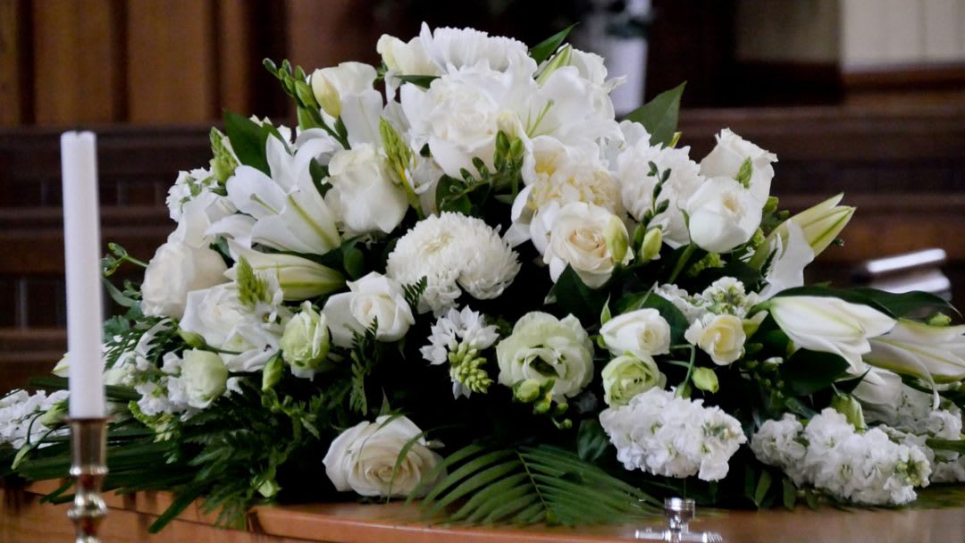 Best Flower Colors to Choose for Funerals