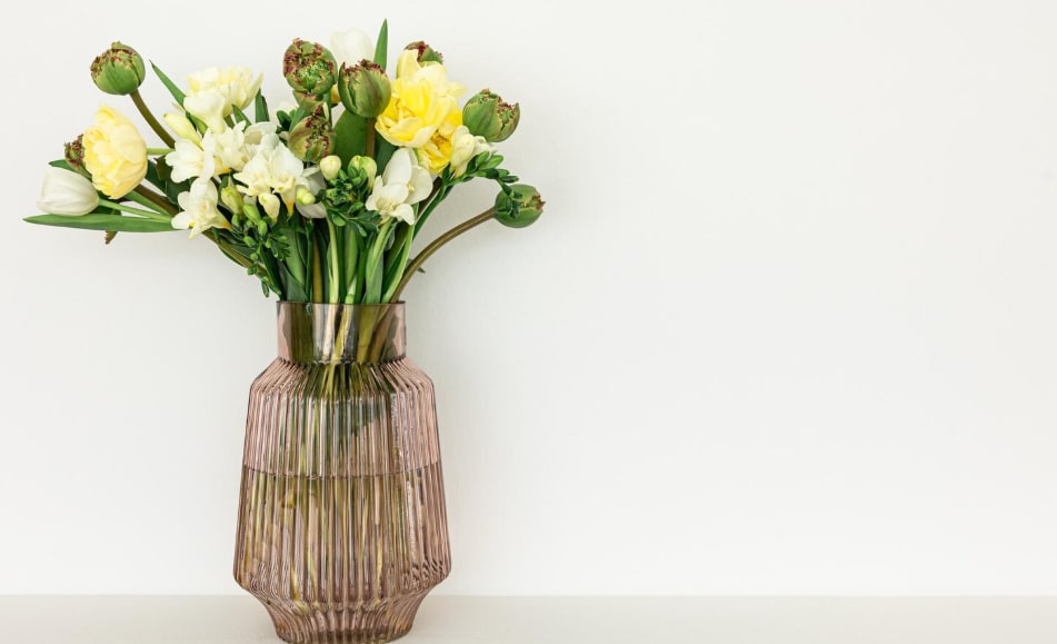Best Ways to Cut Flowers for a Vase and Keep Fresh