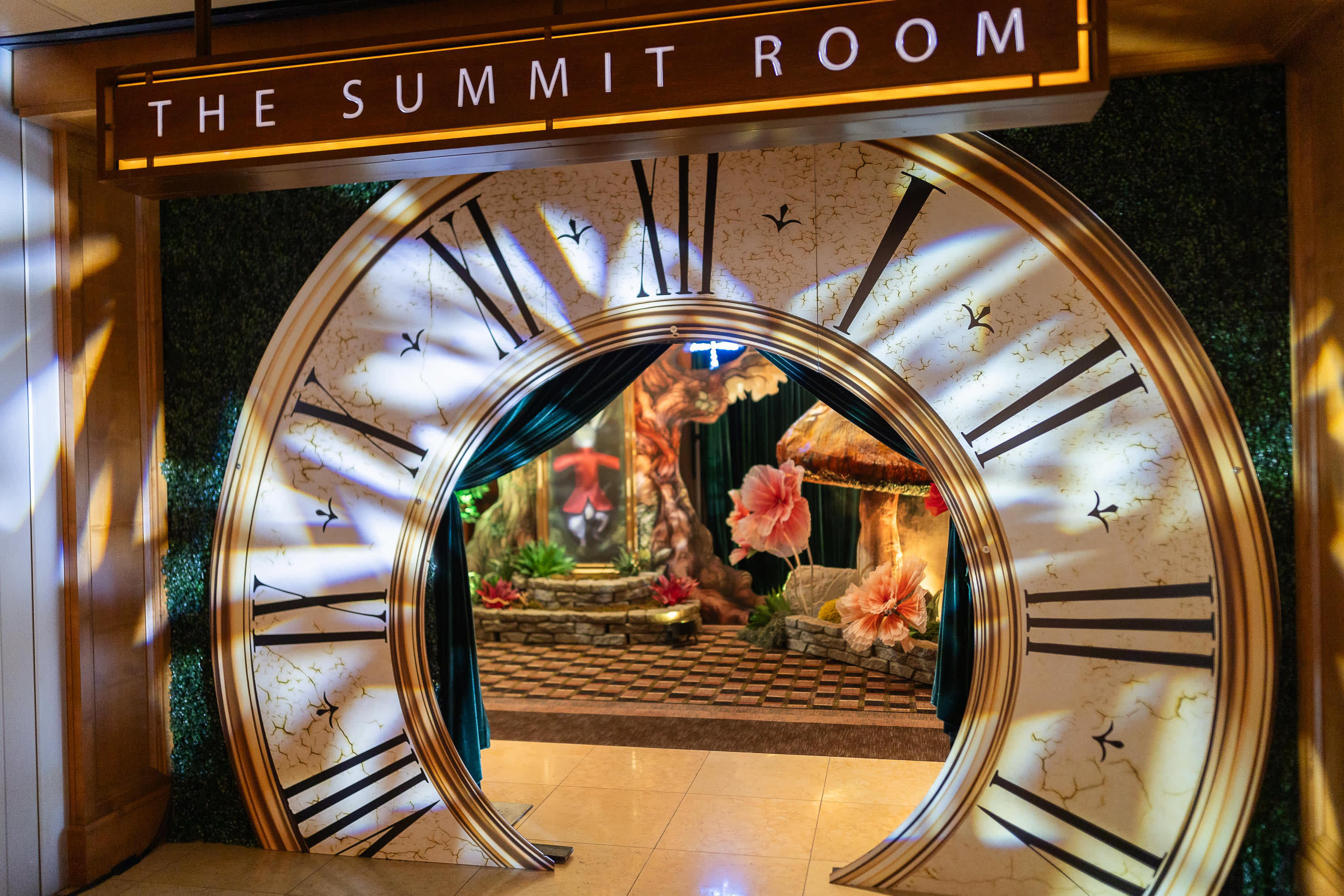 Entrance & Aisle Decor