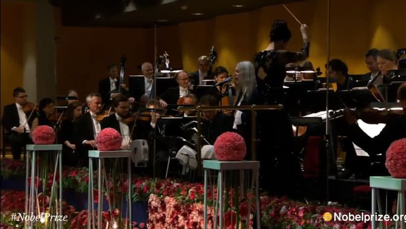 2016 Nobel Prize ceremony, Bob Dylan & Flower power