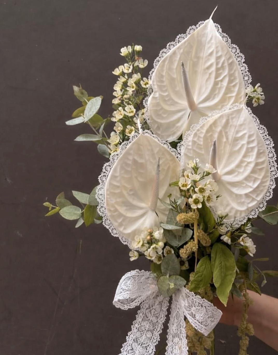 Lace Is Back: The Victorian Romance Taking Over Wedding Design