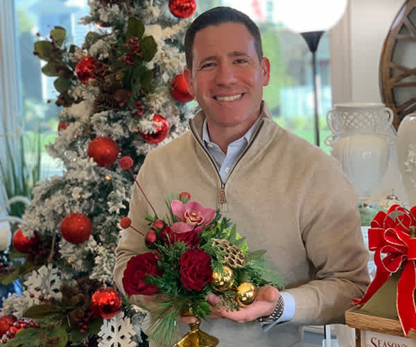 A festive holiday favorite: the Holiday Rose Bowl