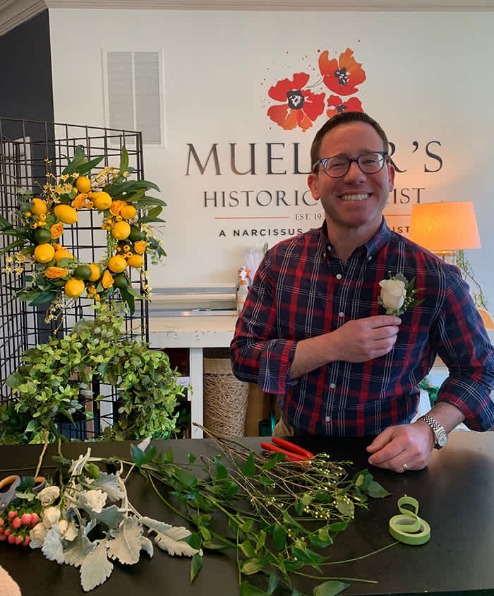 How to Create A Beautiful Boutonniere with Narcissus