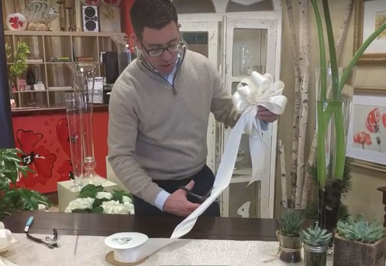 DIY: Make a Classic Bow