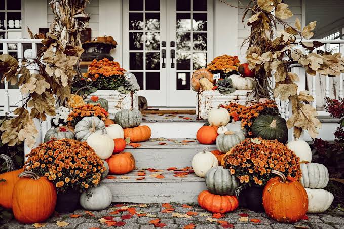 From Summer to Fall: How to Transition Your Porch with Seasonal Style
