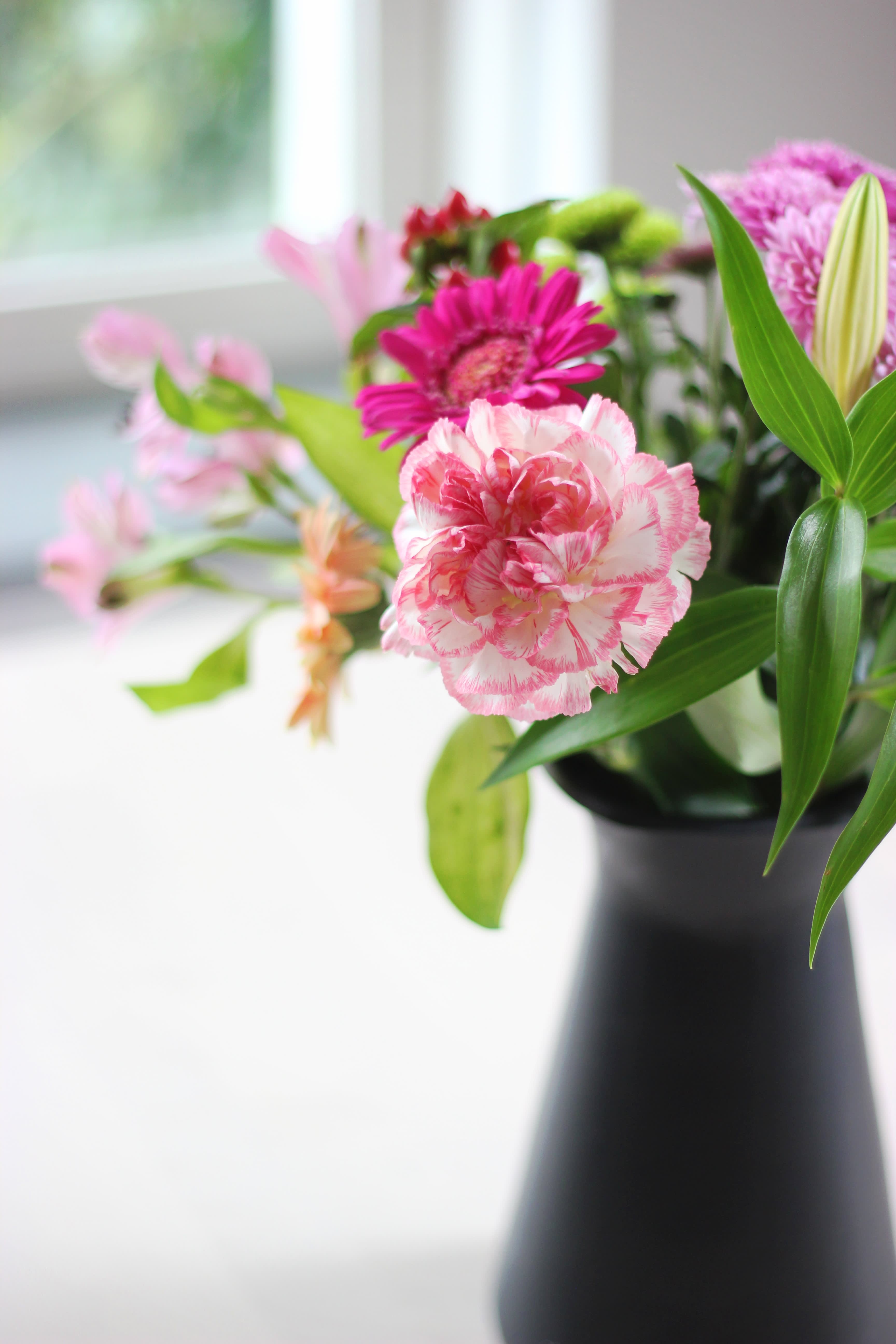 Benefits of Having Flowers at Home or in the Office