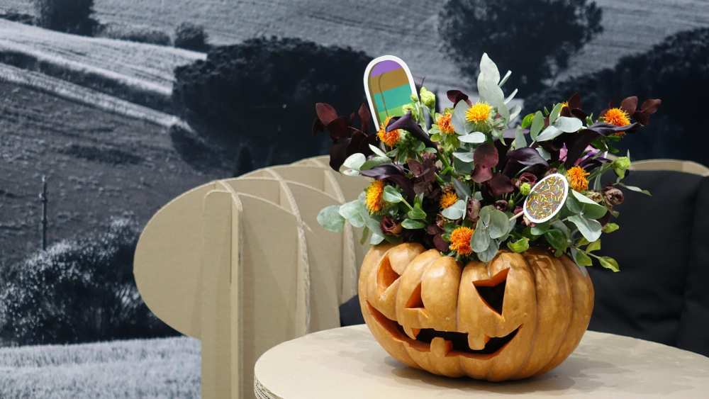 Halloween Flower Décor: Spooky Centerpiece Ideas