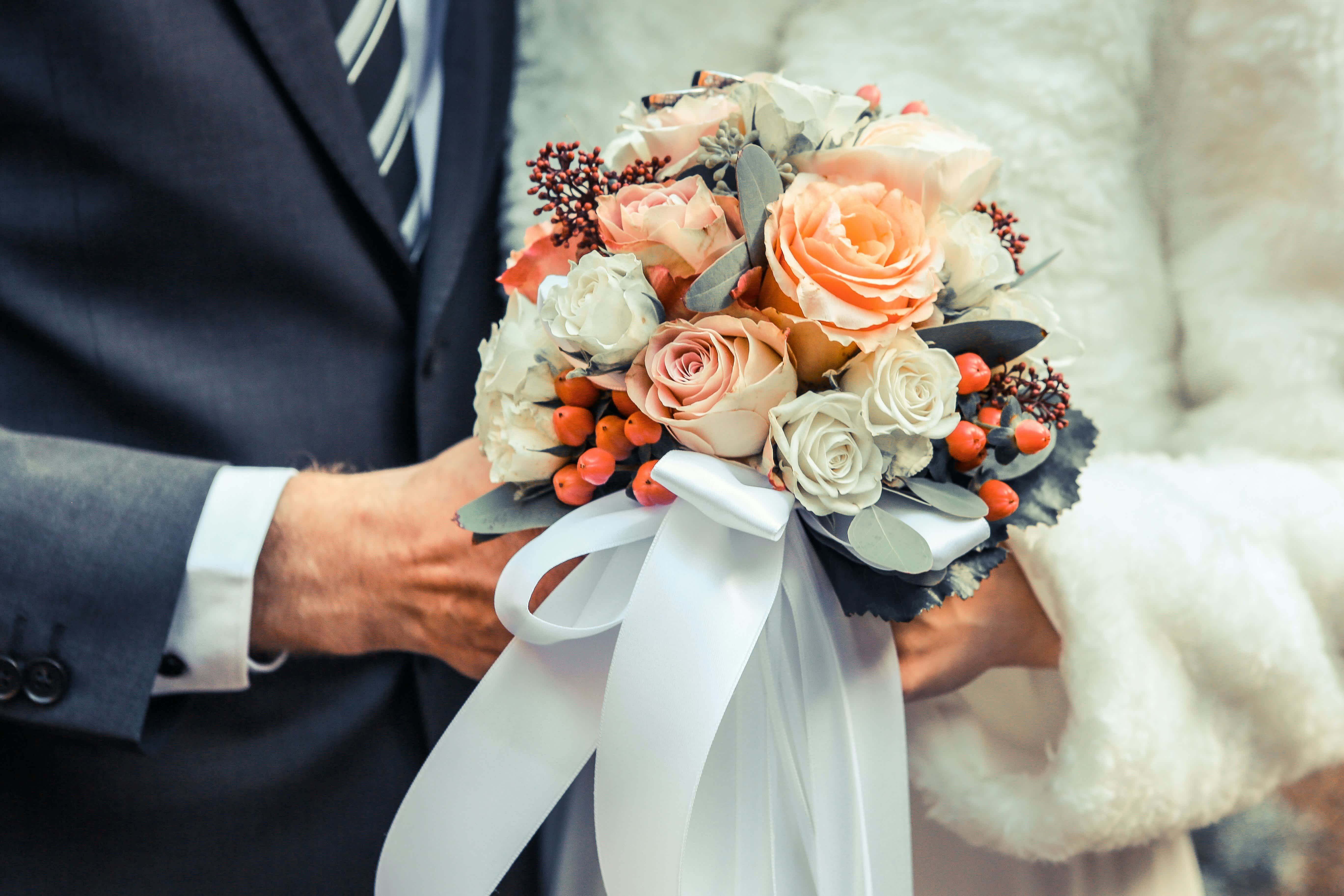 10 Best Fall Bridal Bouquets for an Autumn Wedding