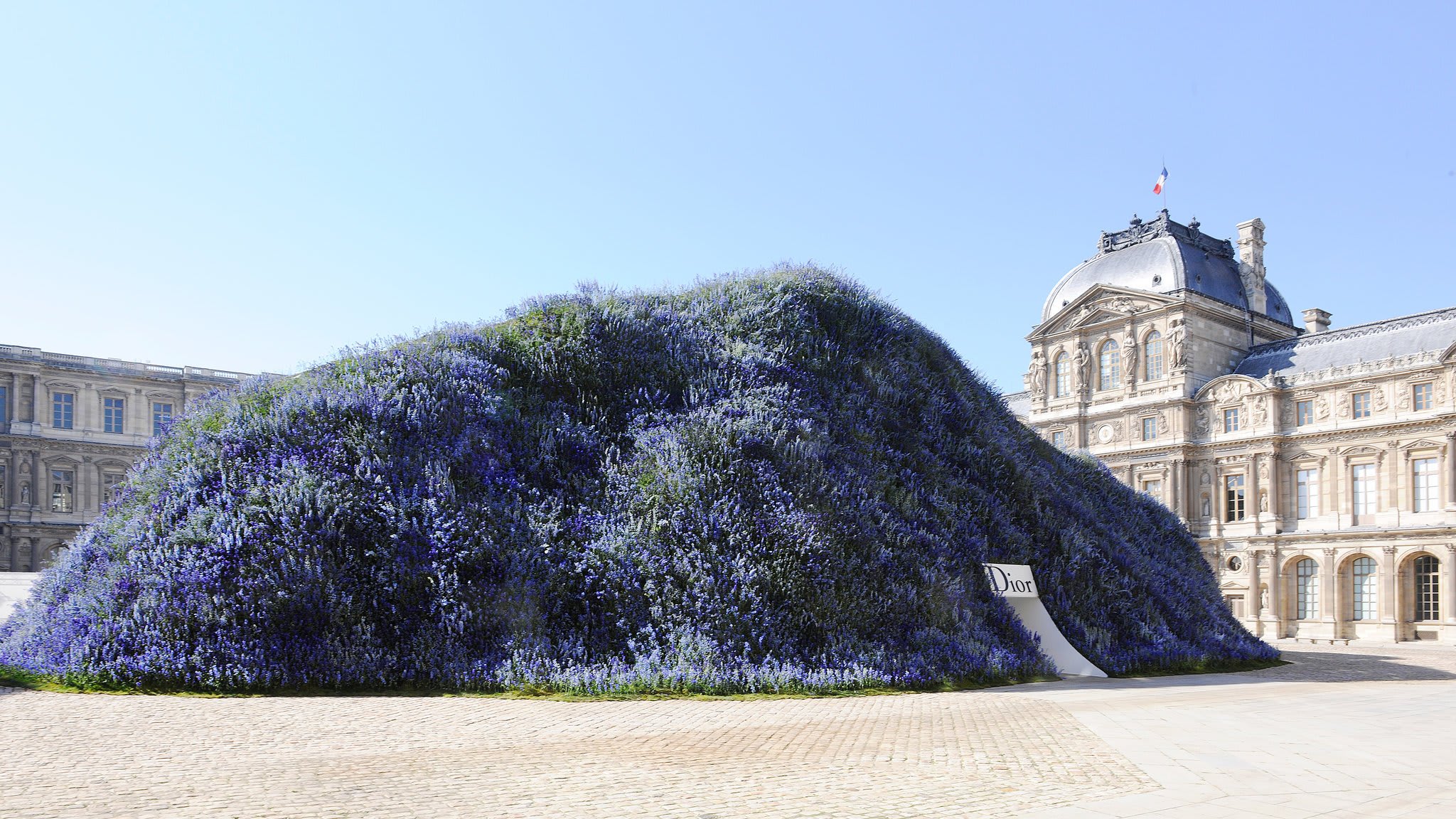 The Flower Report: Dior Paris Fashion Week 2015