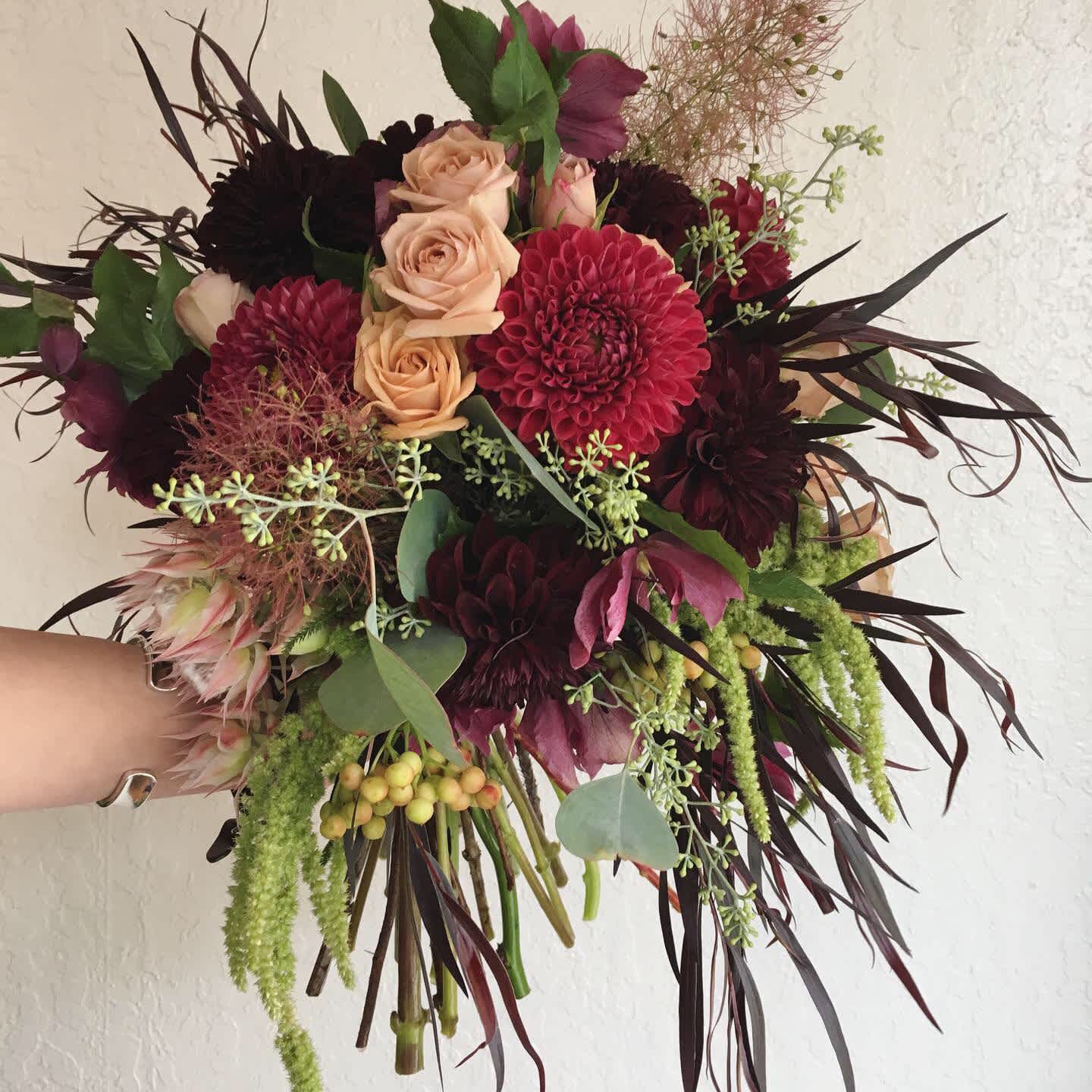 Mazel Tov! Momo Makes a Wedding Bloom.