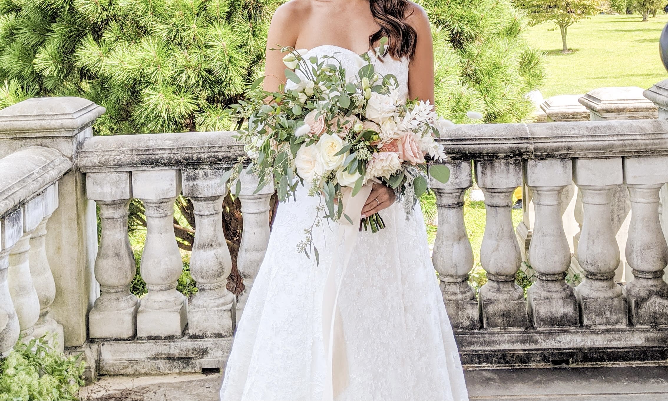 bride with bouquet 