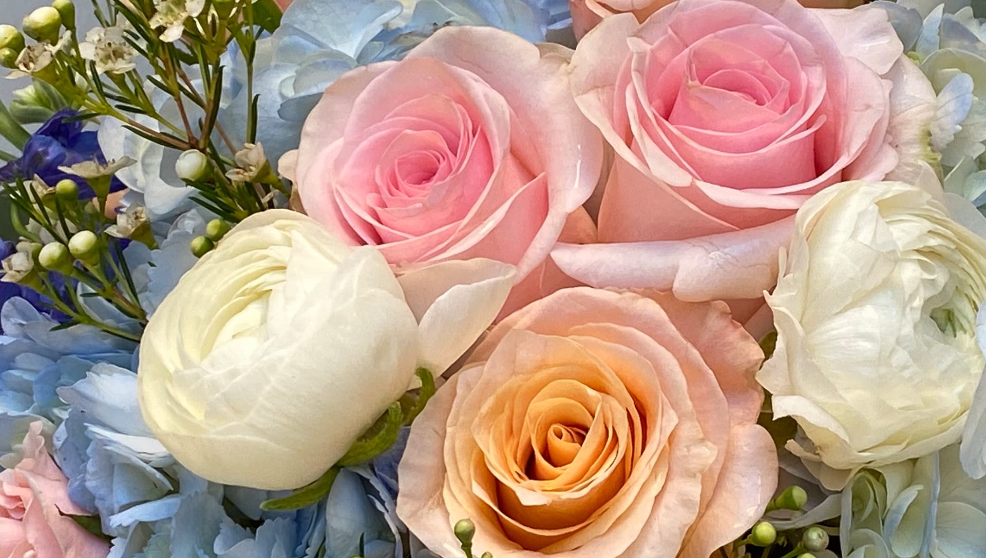 Hays Florist Flower Delivery by Regeena’s Flowers & Events