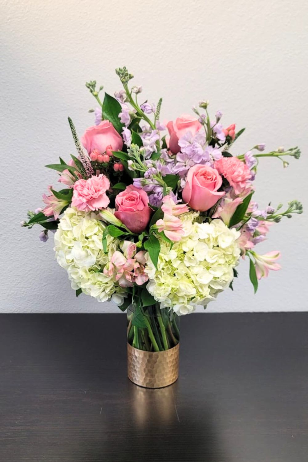 ​Elegant Passover Blooms: Order Your April Bouquet