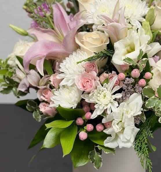 Best Flowers to Gift in August 2025