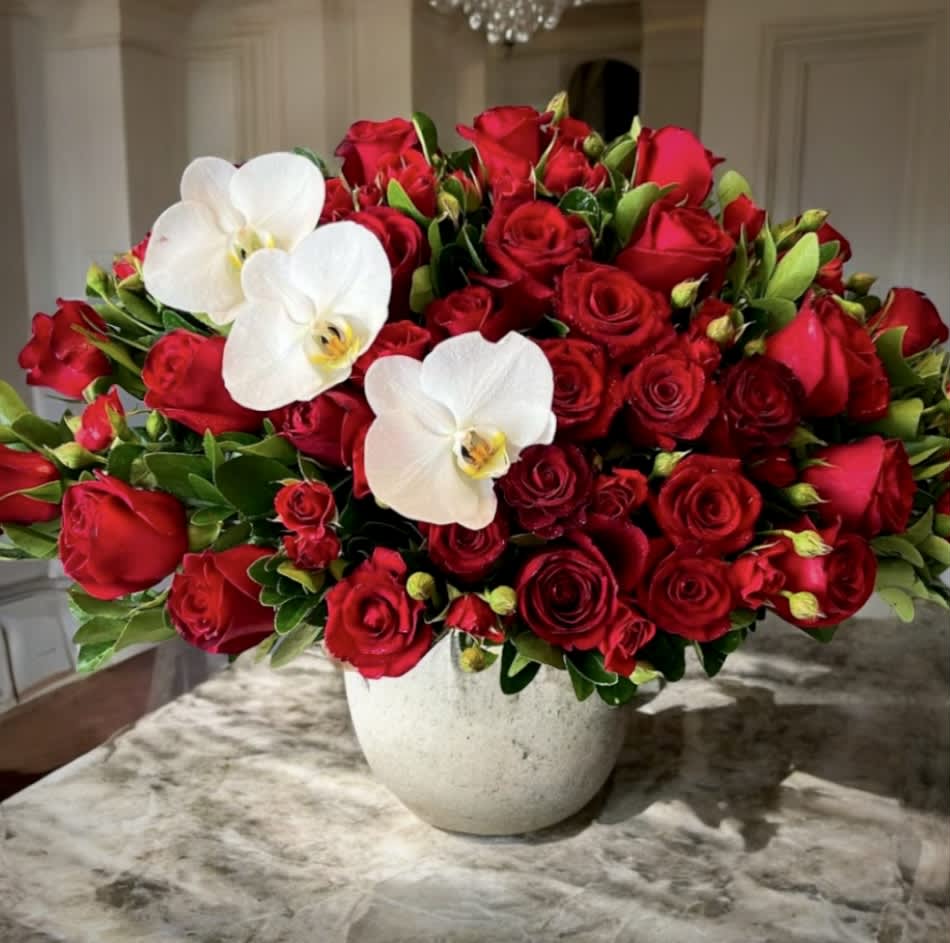 Say “I Love You” with Romantic Bouquets