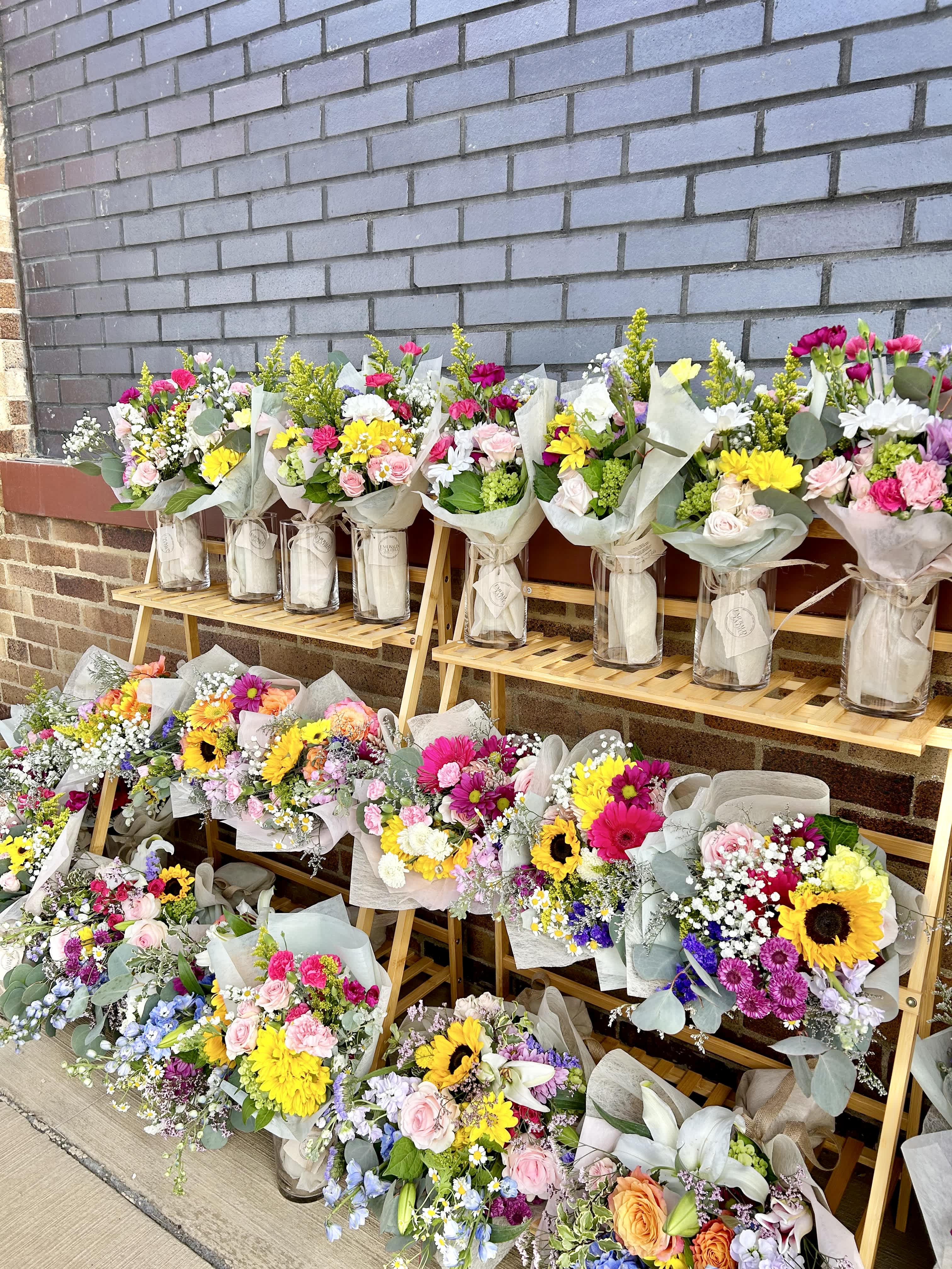 table flower arrangement