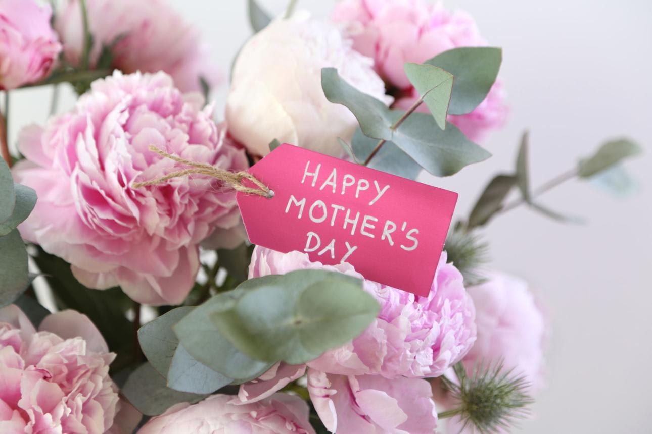 Order Mother’s Day flowers early with a pink bouquet featuring a Happy Mother’s Day tag for a thoughtful, timely gift.
