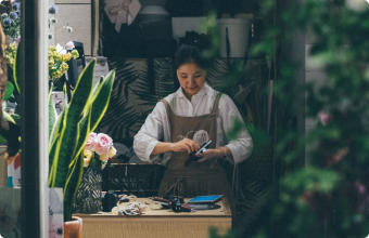 A BloomNation florist making a bouquet