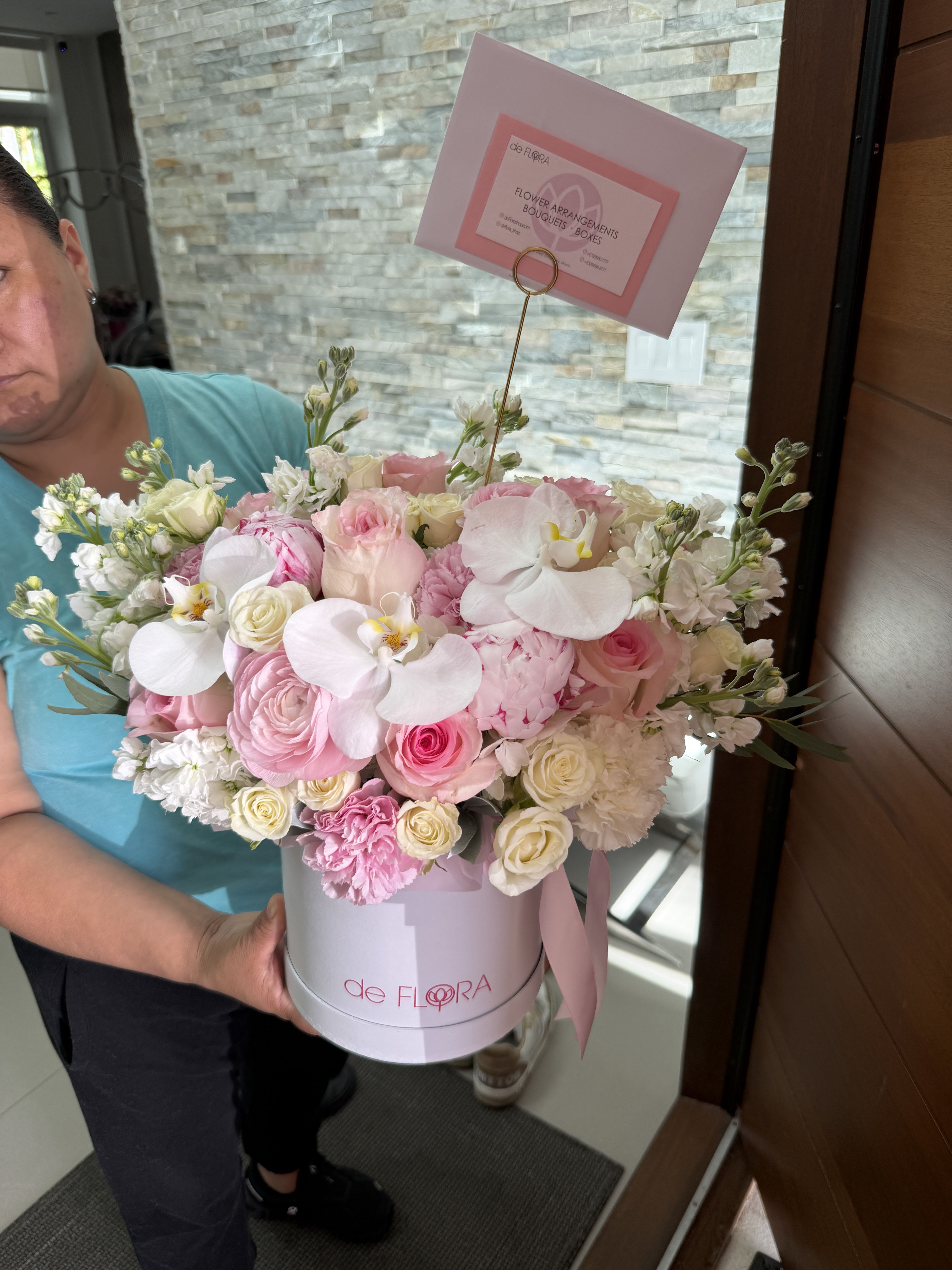 Mix box with orchids 