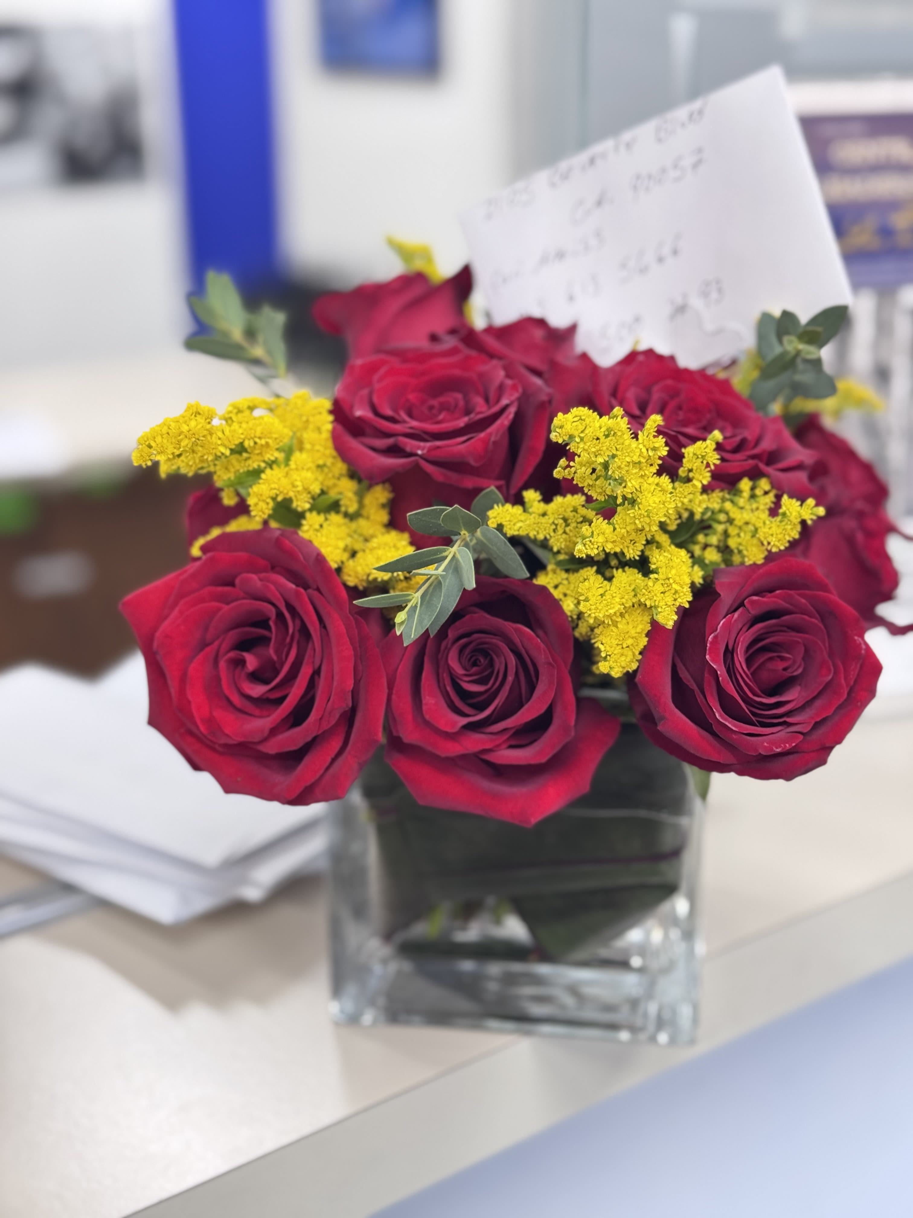 12 Red roses in Cube glass