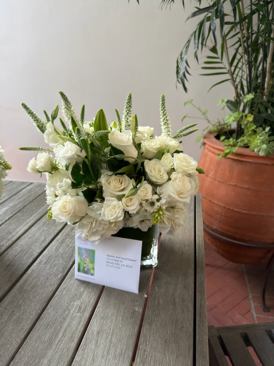 Timeless Elegance: The Classic Sweet White Arrangement