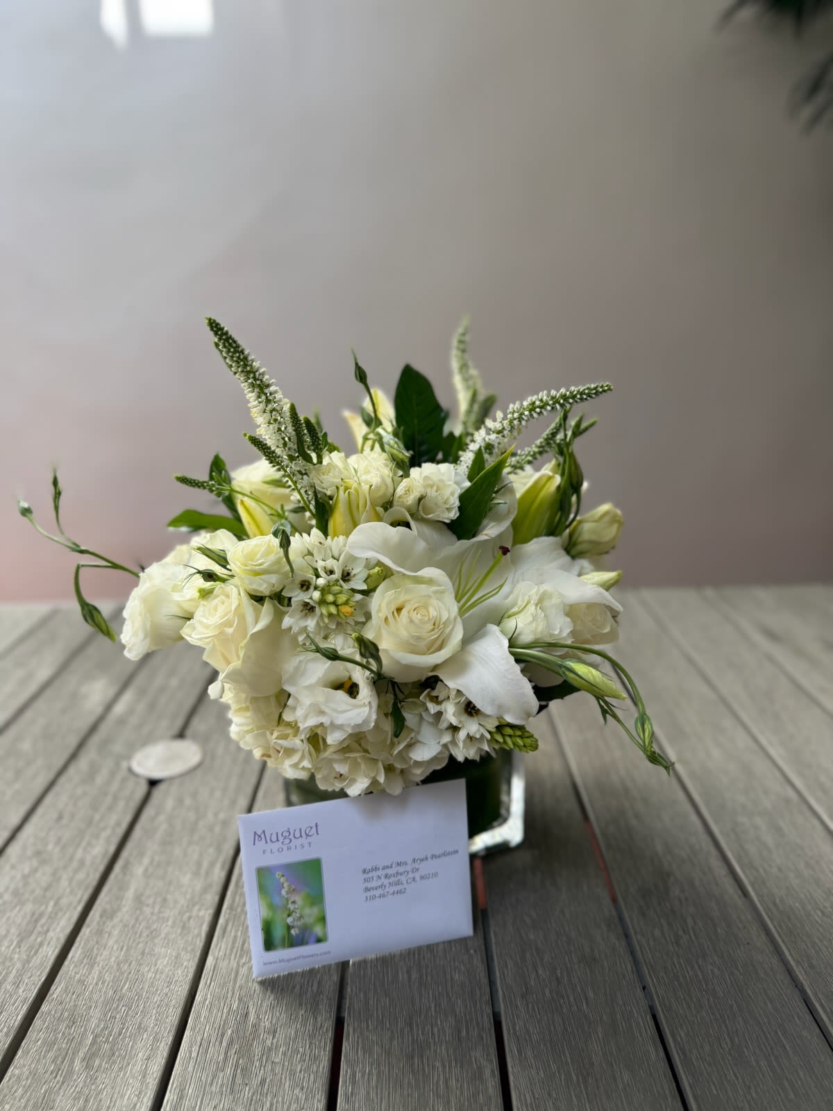 Timeless Elegance: The Classic Sweet White Arrangement