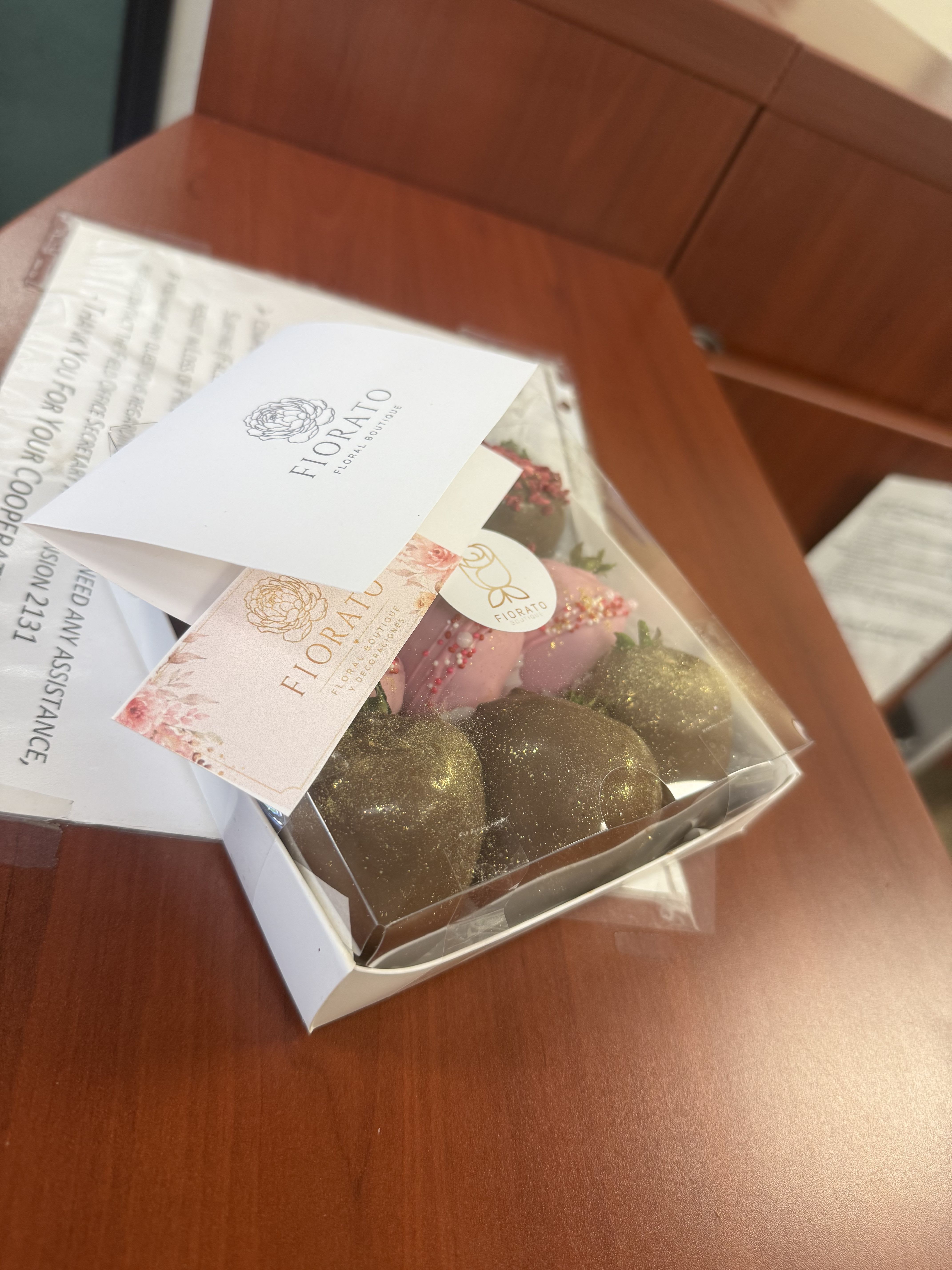 Luxury Classic Chocolate Covered Strawberry Gift Box – FIORATO Sacramento CALI