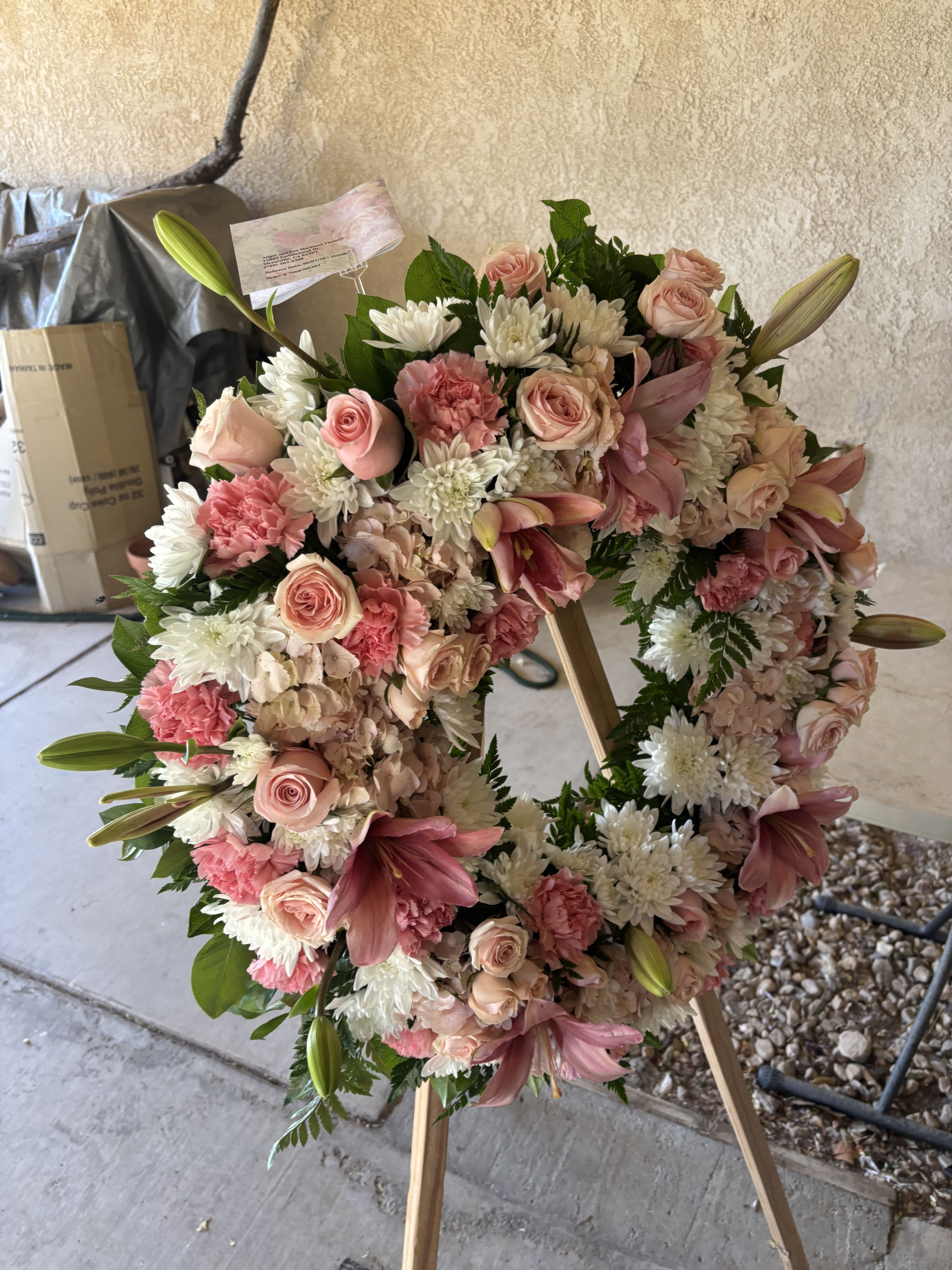The FTD Loving Remembrance Wreath