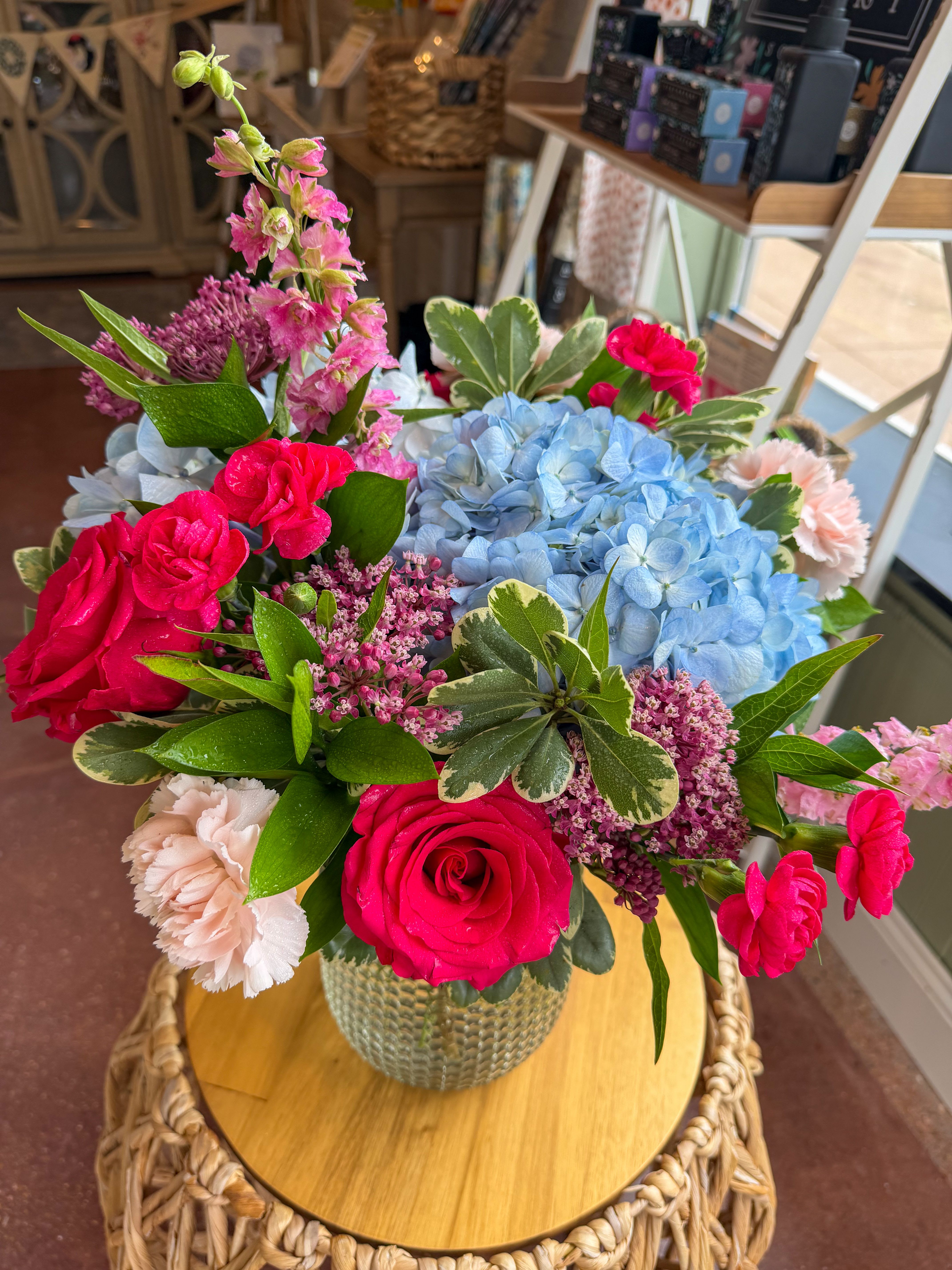 Hydrangea mix arrangement 