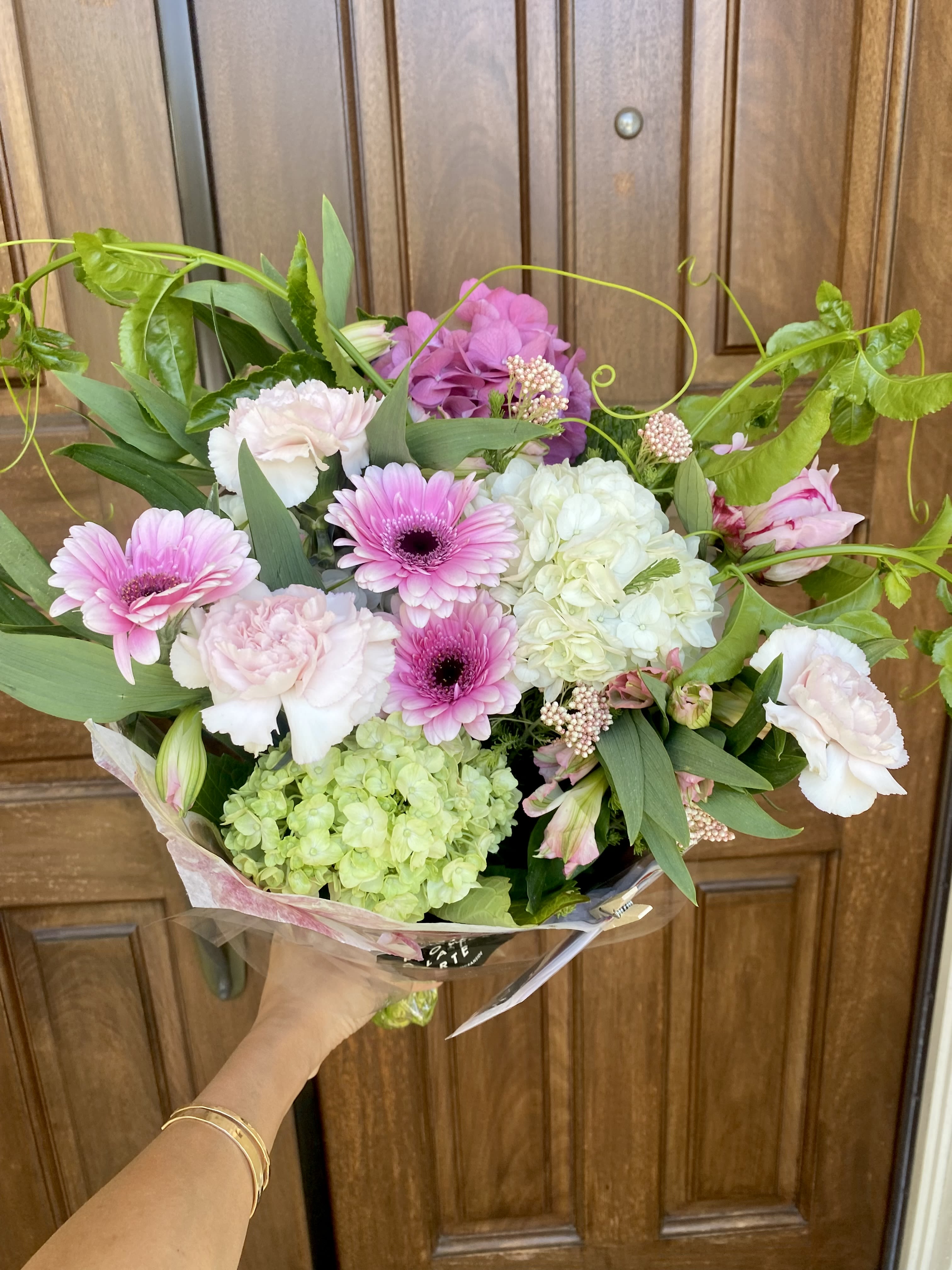 WRAPPED BOUQUET - SOFT NEUTRALS