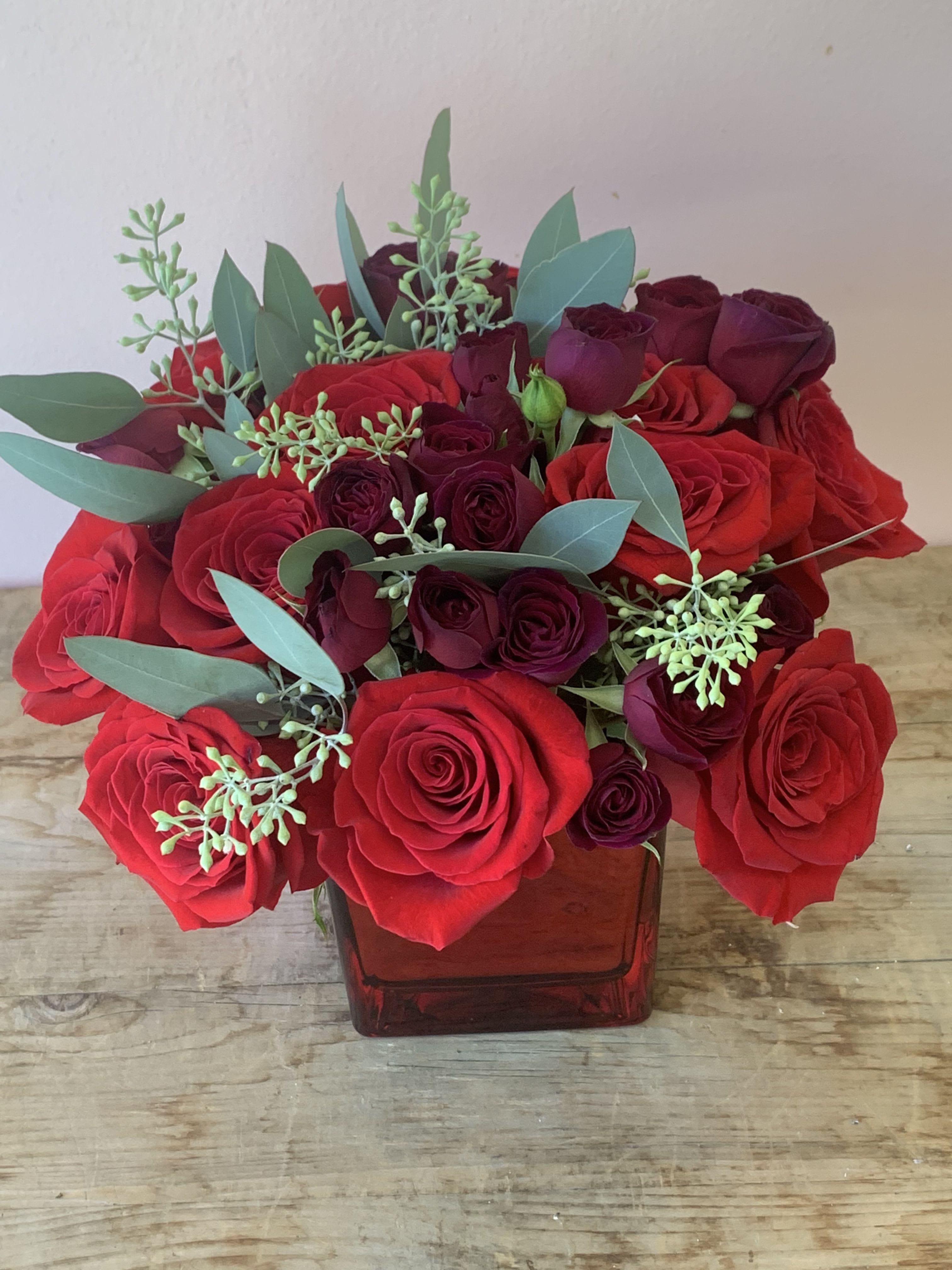  15 large and minture Red roses - w644
