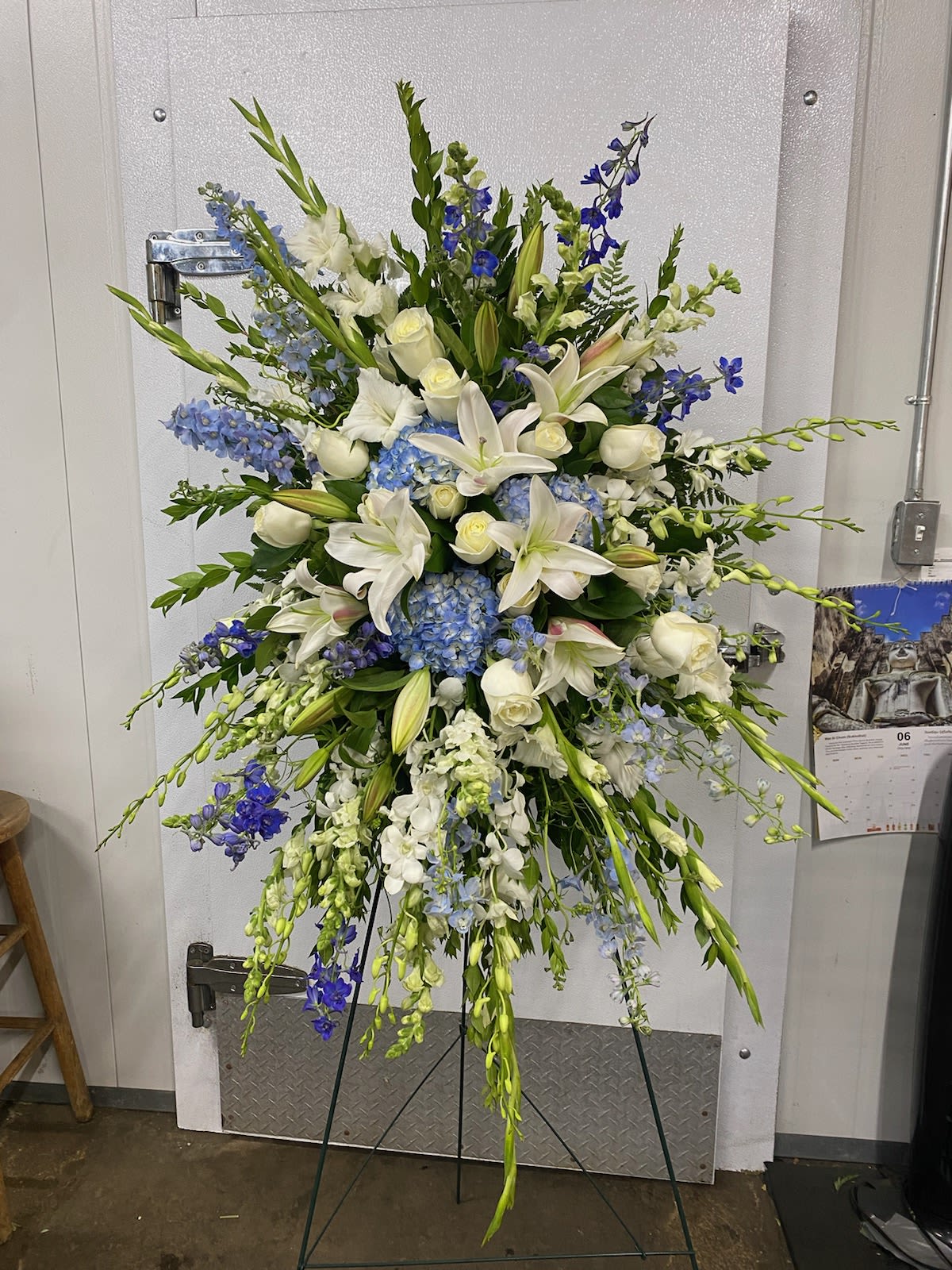 IN LOVING MEMORY STANDING SPRAY