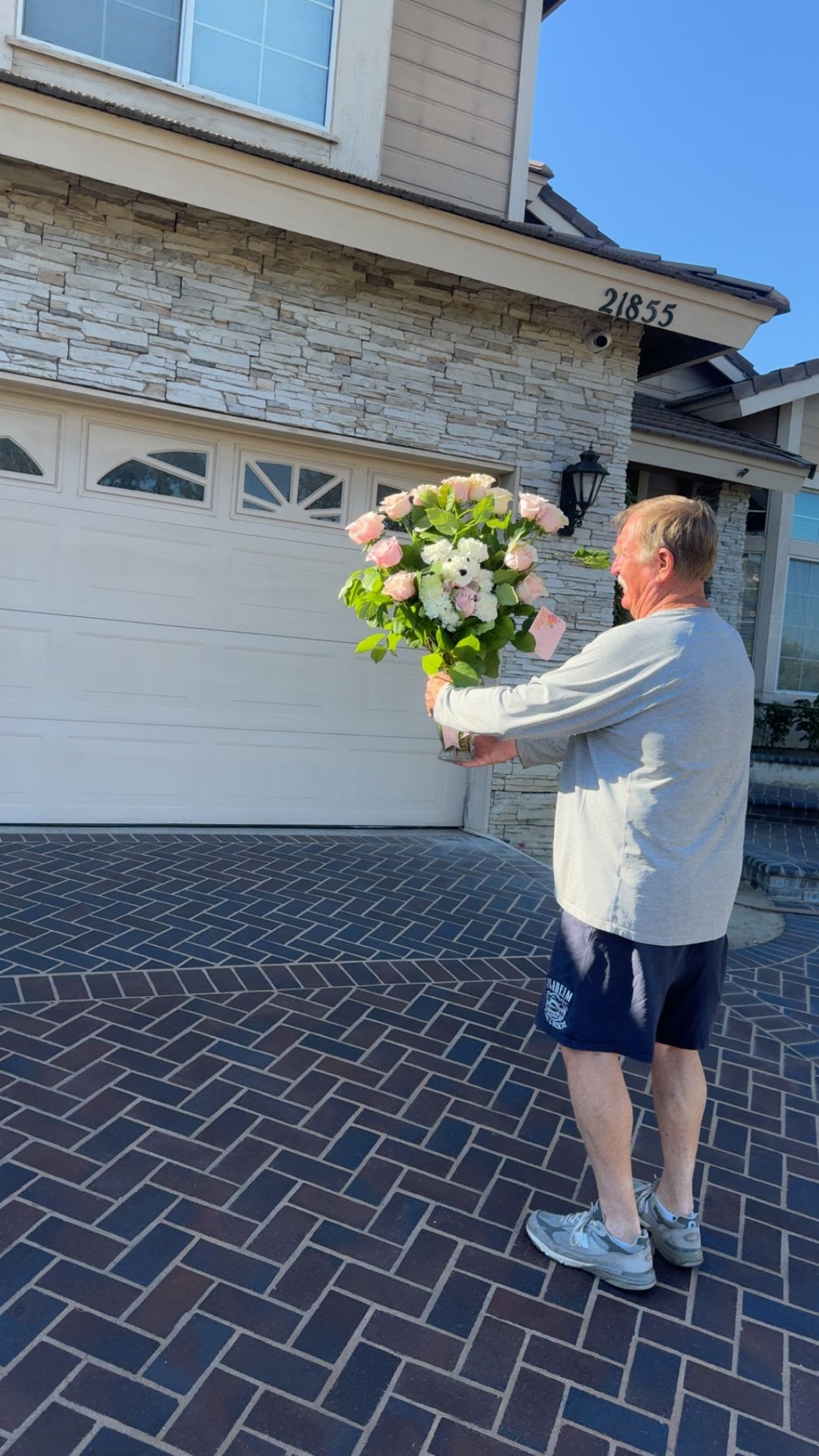 Premium Long Stem Pink Roses & Adorable Dog Arrangement