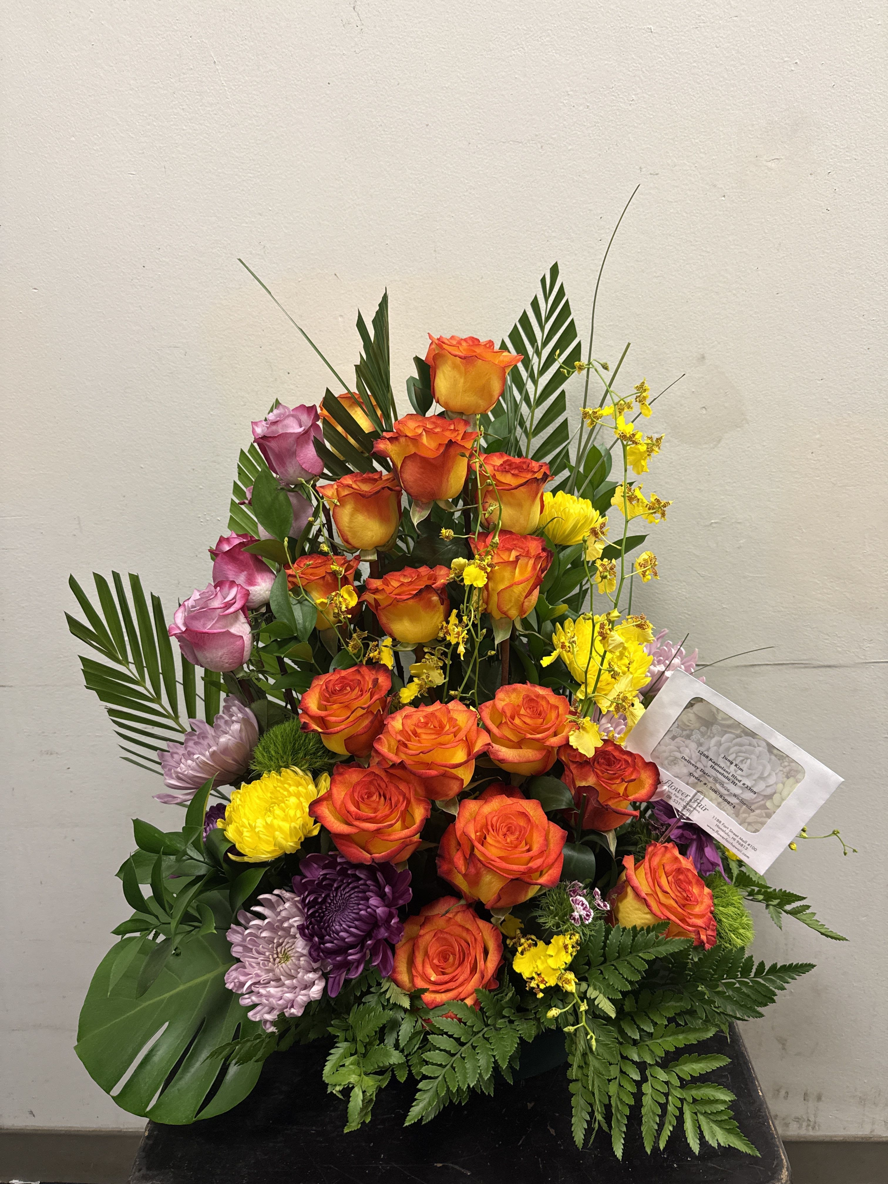 Roses and Gerbera Daisy arrangement BQ005