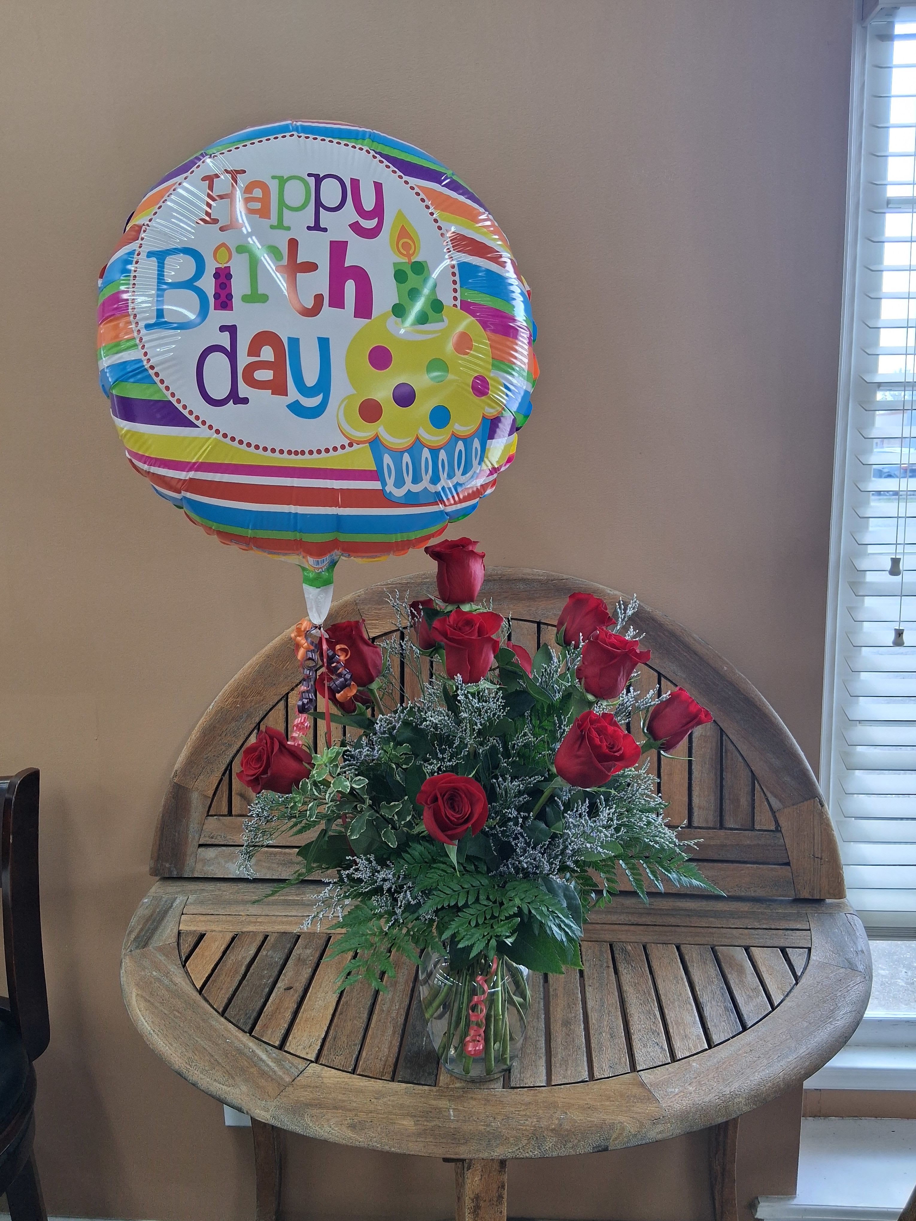 V04 The Classic One dozen Red Roses - Huntsville delivery