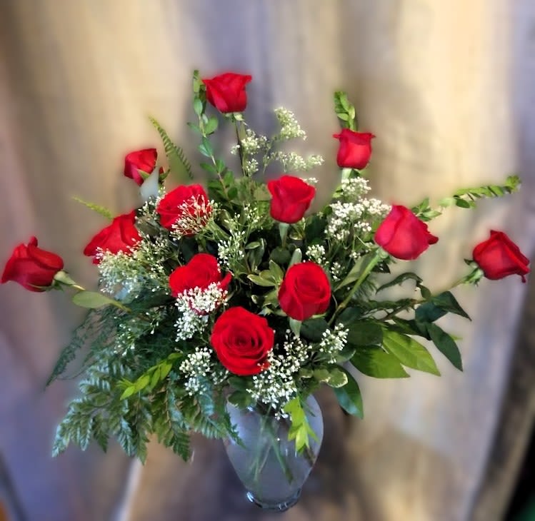 One Dozen Elegant Red Roses ~ Flower A Day