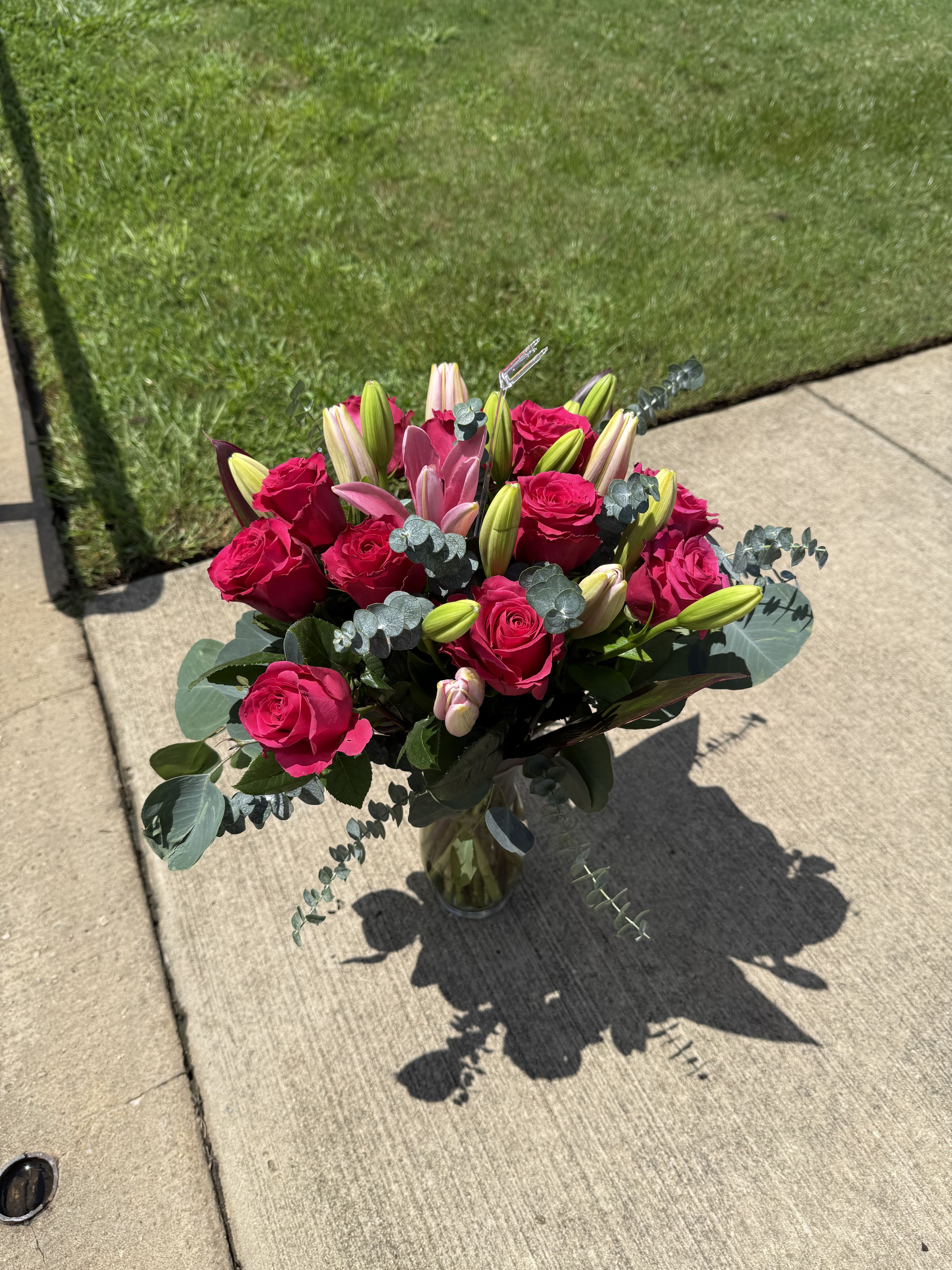 Kelly's Signature Lily & Rose Celebration 